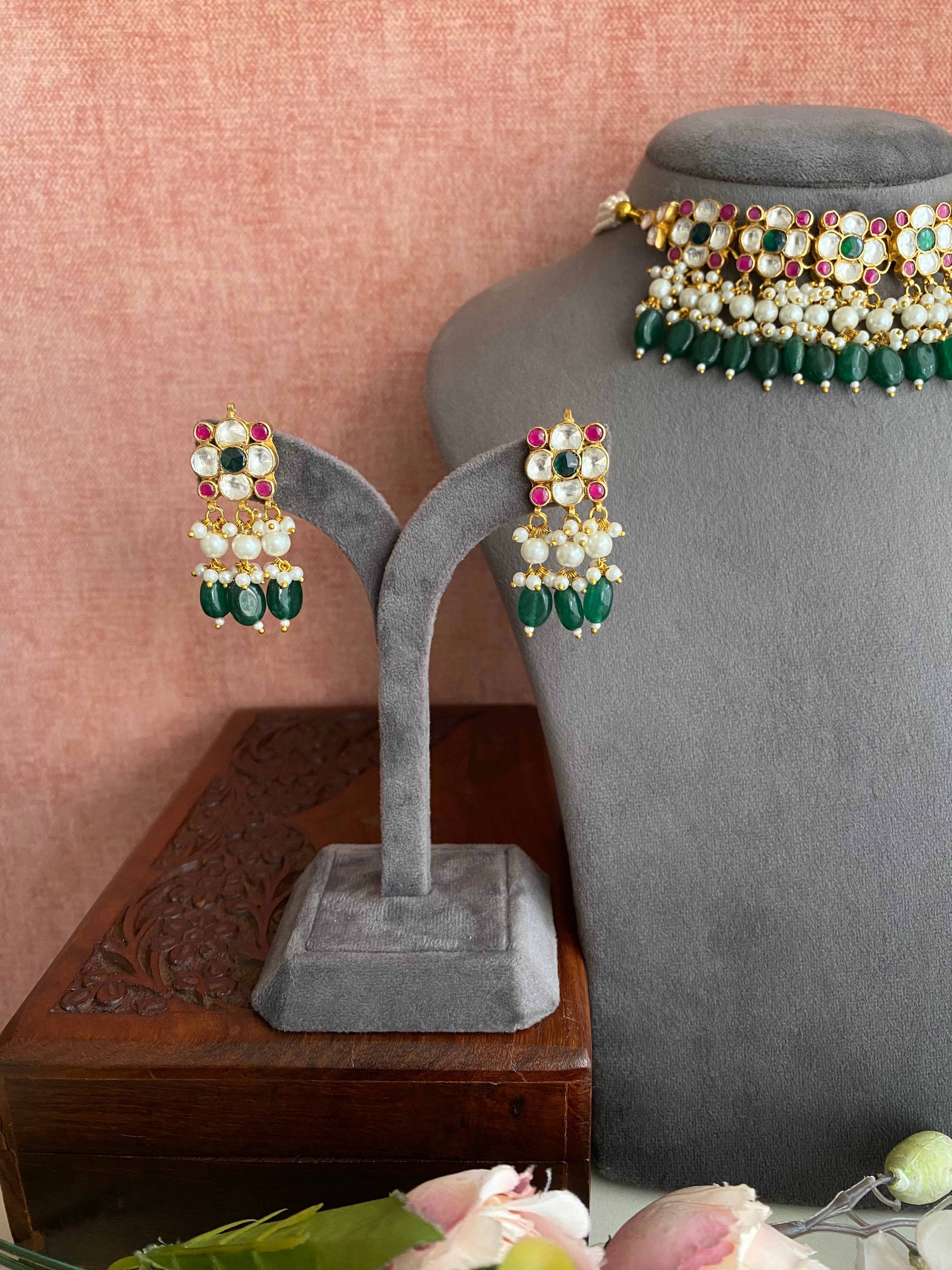 Gold plated Kundan Choker Set in Green Drops