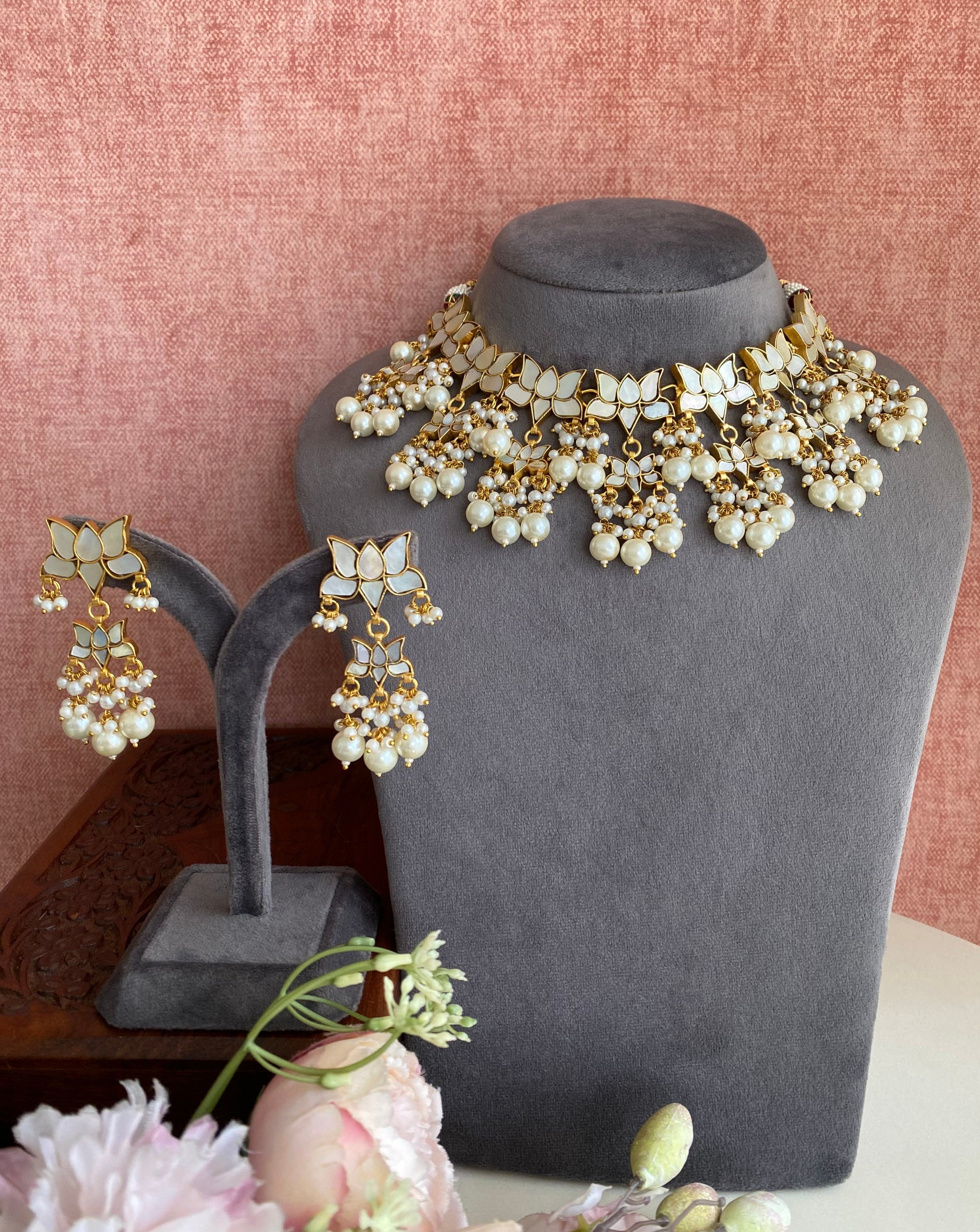 Mother Of Pearl Lotus Necklace Set