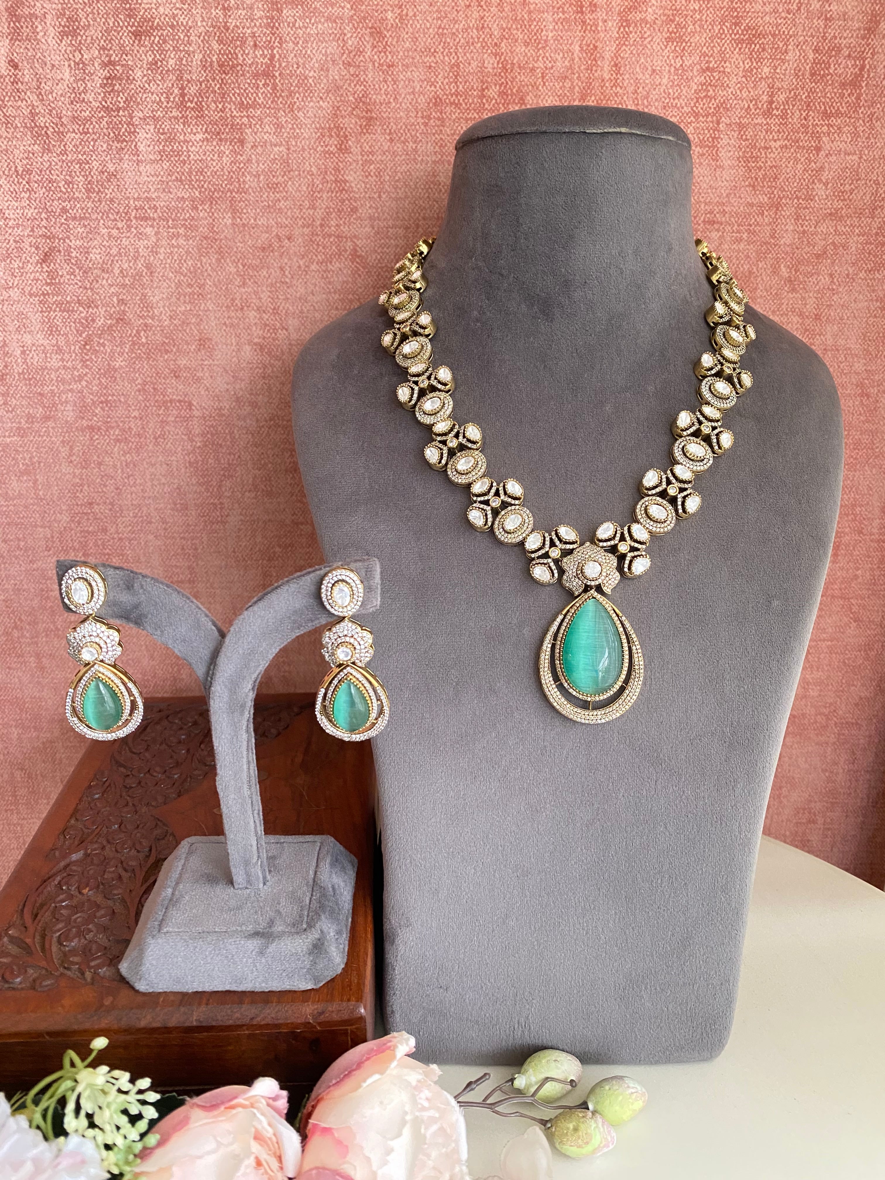 silver plating Moissanite Mint Stone Necklace set