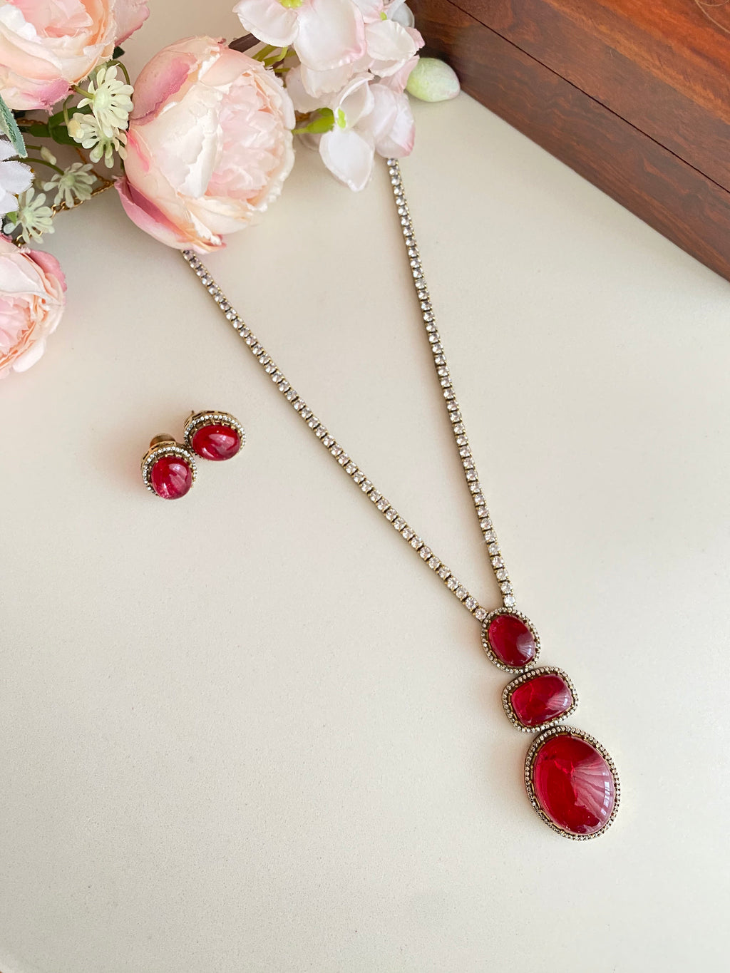 Red stone necklace set