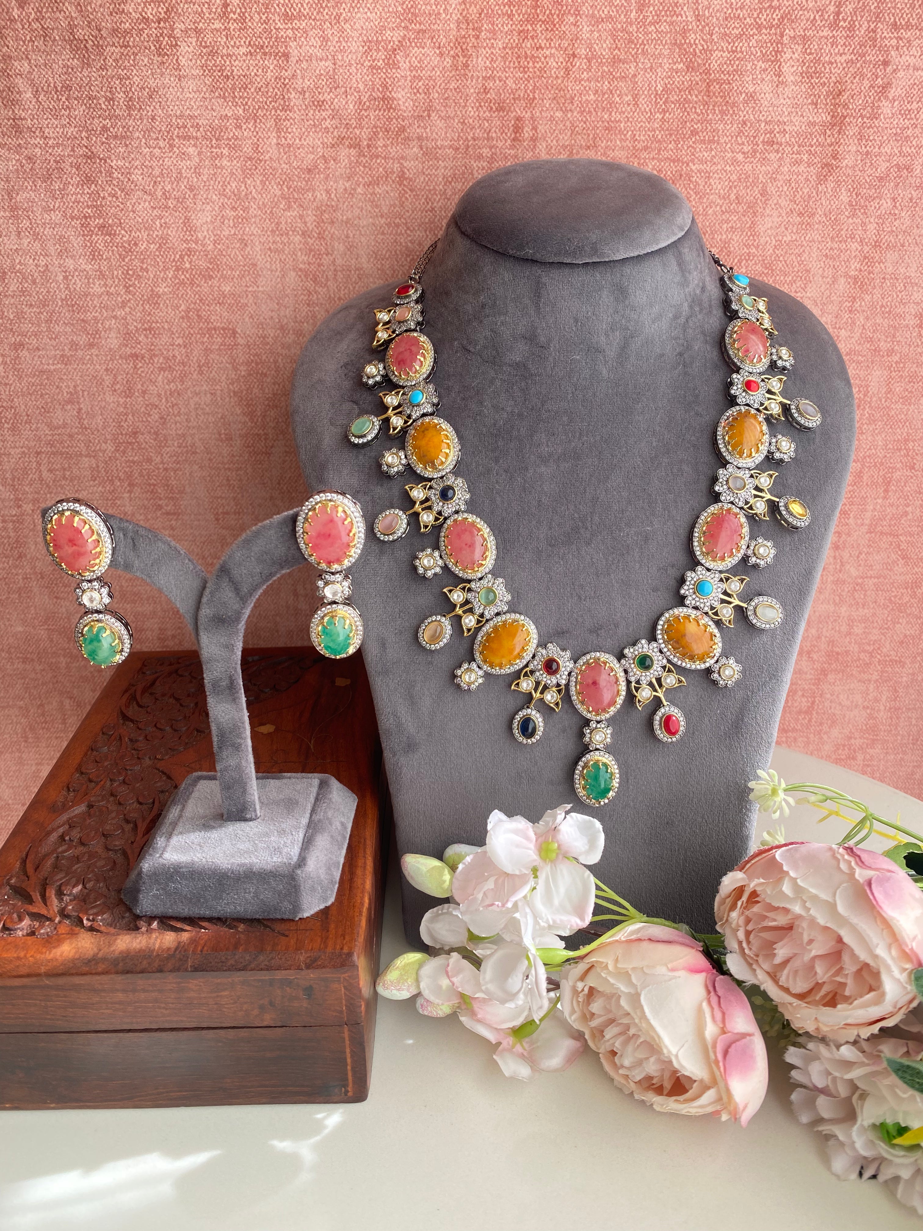 Victorian Silver plating necklace set