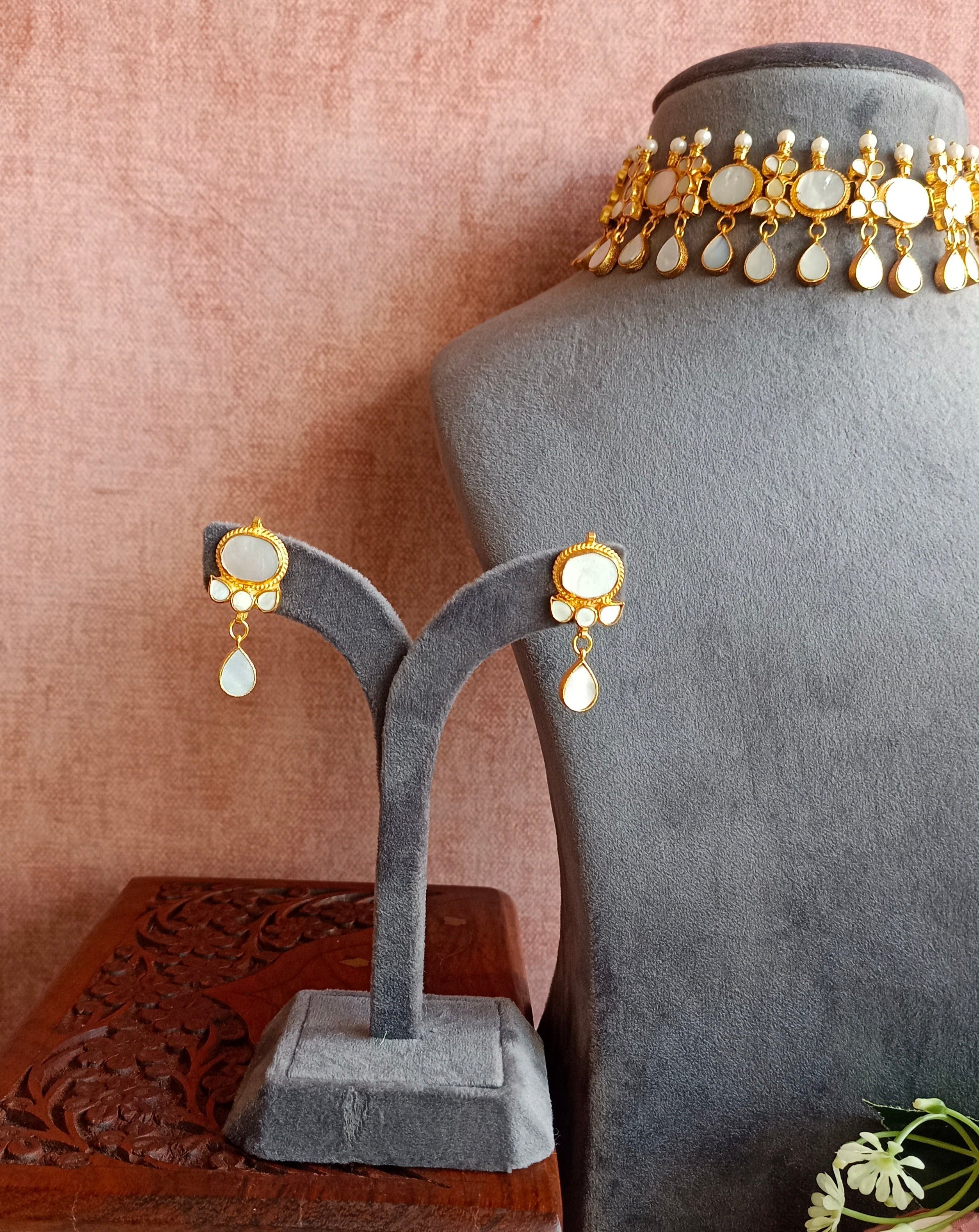 Mother of Pearl Choker set