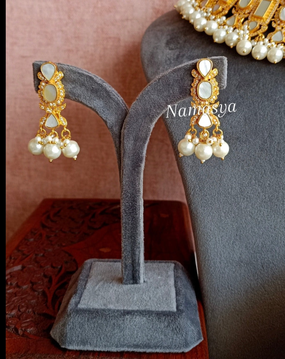 Mother Of Pearl Necklace Set With Pearl Drops