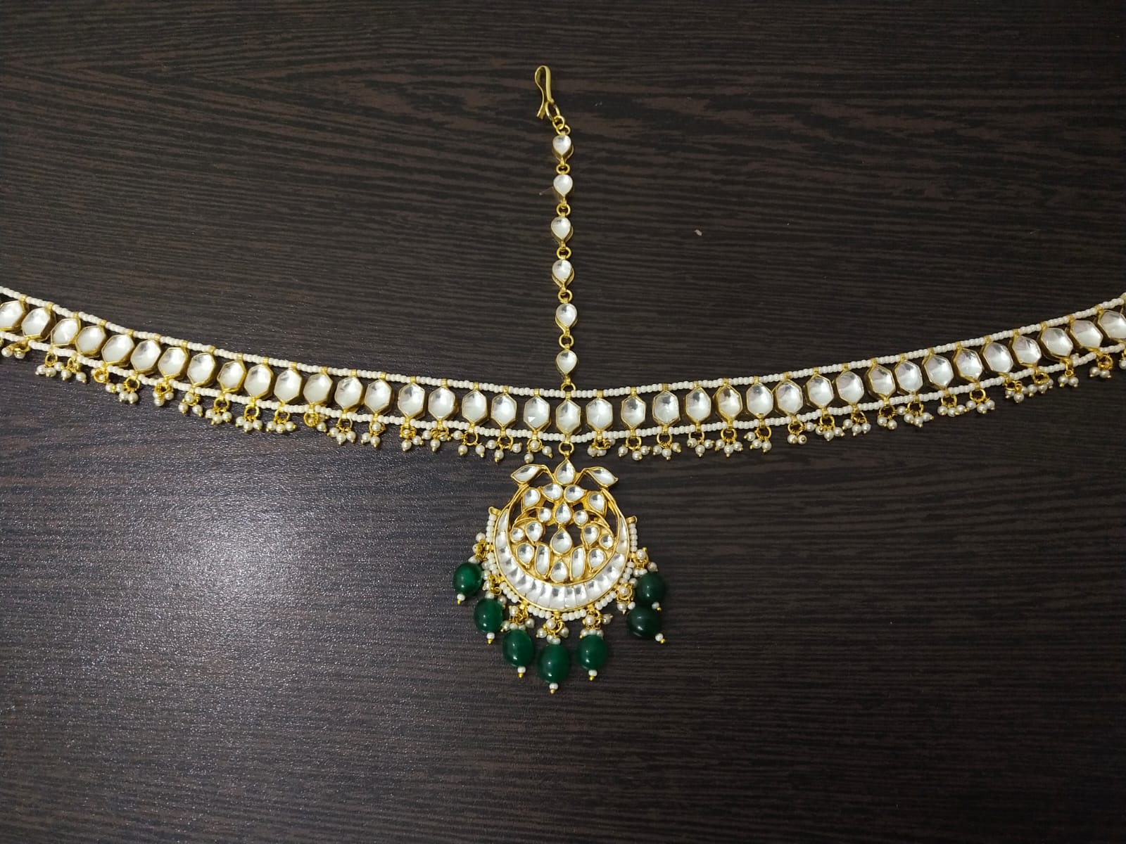 Gold Plated Kundan Mathapatti With Green Drops
