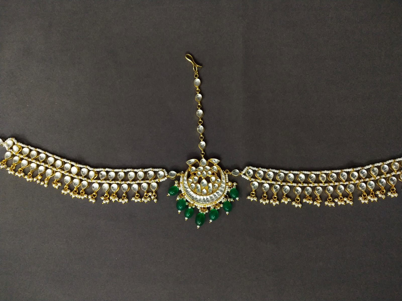 Gold Plated Kundan Mathapatti With Green Drops