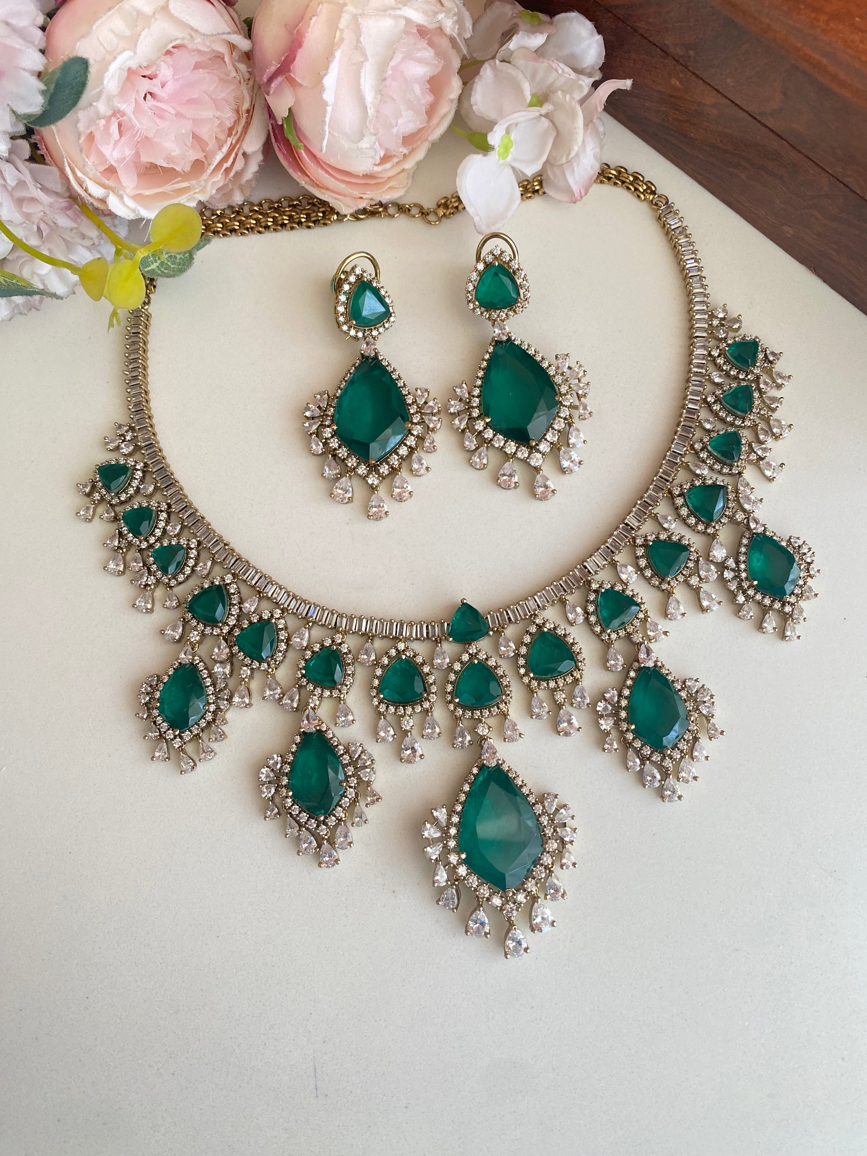 Emerald Green Stone Necklace Set
