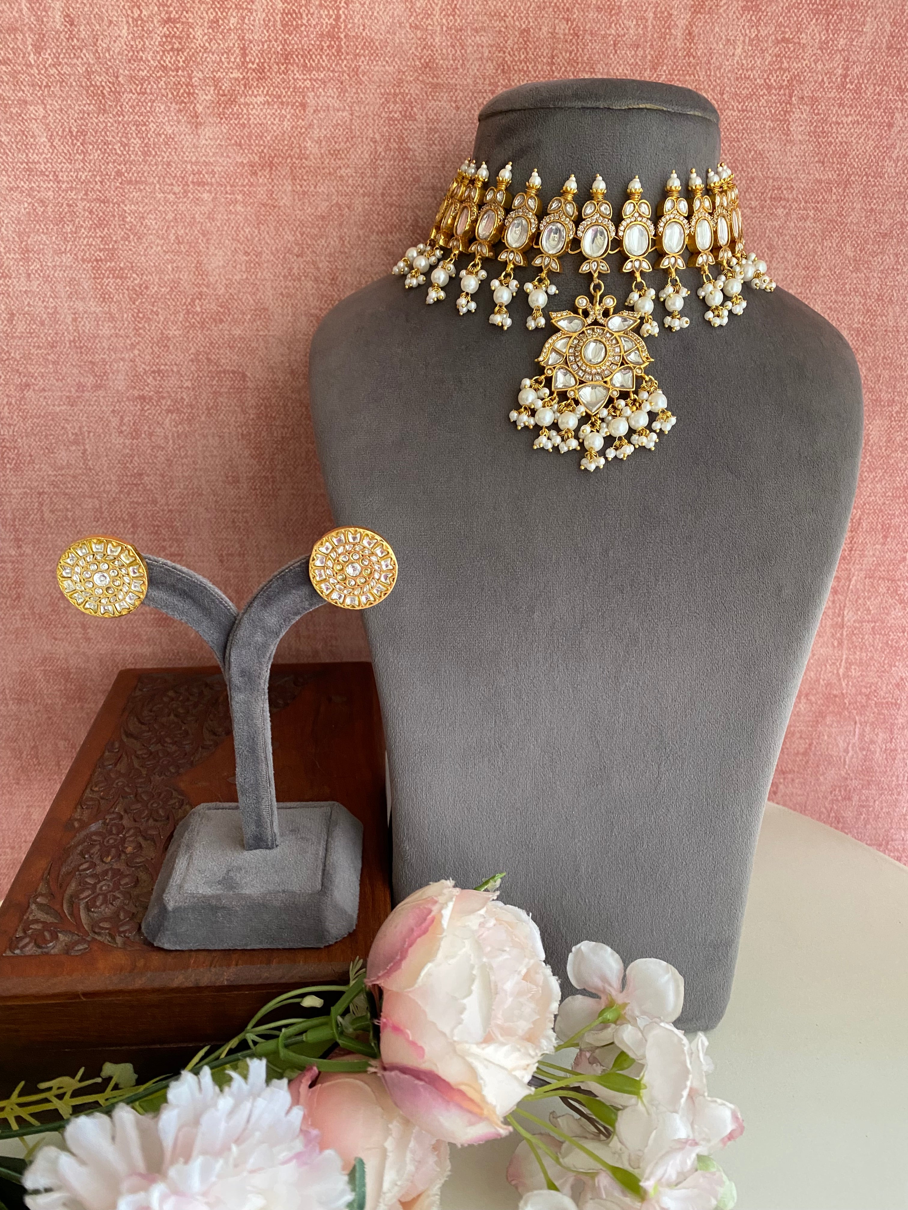Gold plated Kundan choker Set