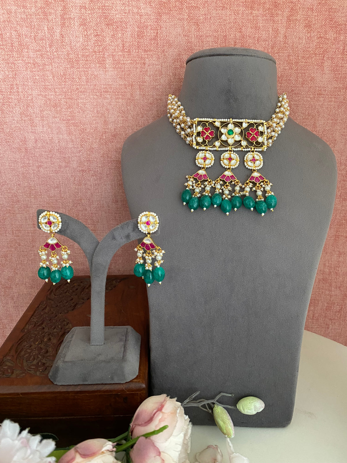 Gold plated Kundan choker Set