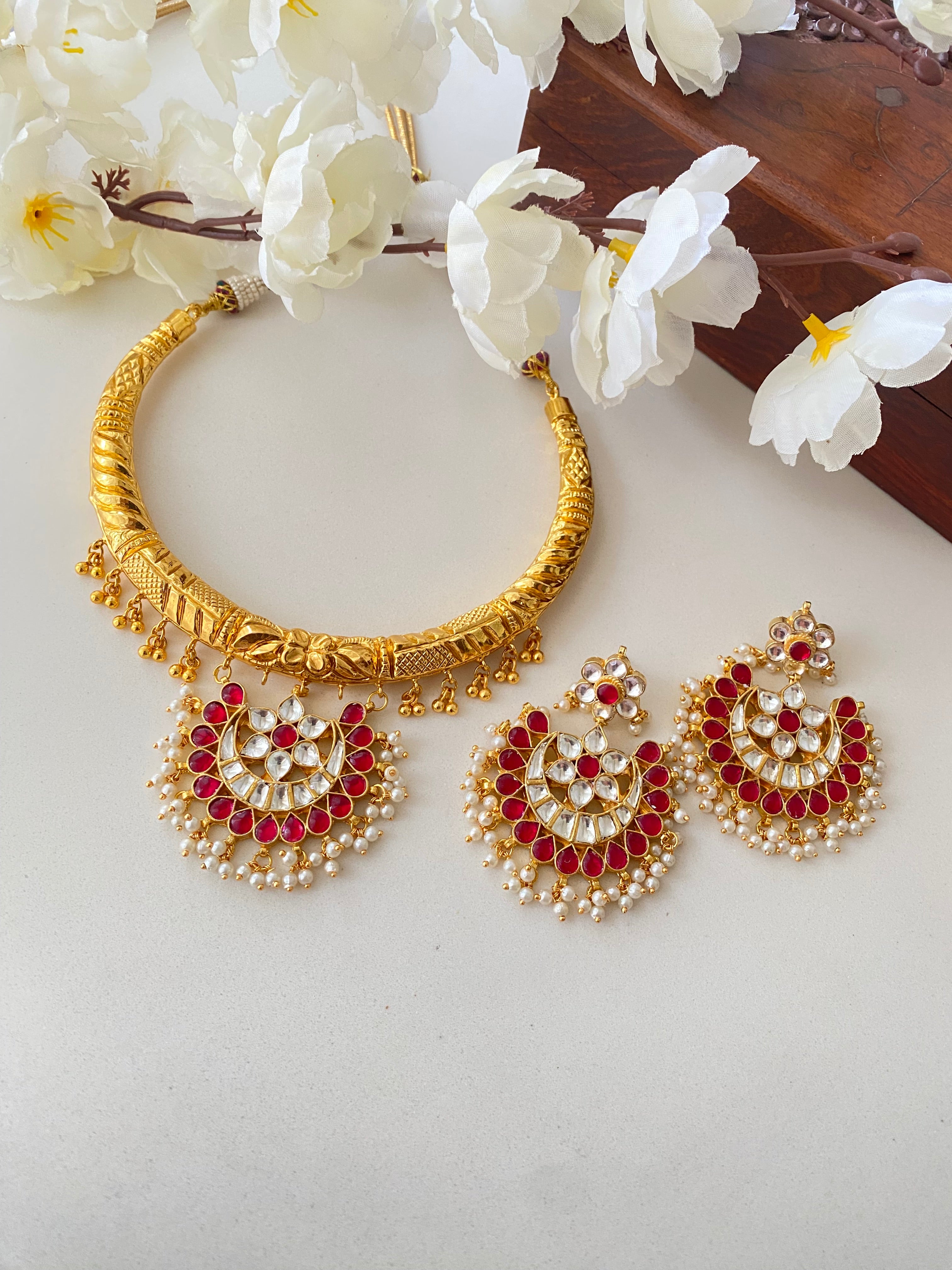 Gold Plated Kundan Hasli Set