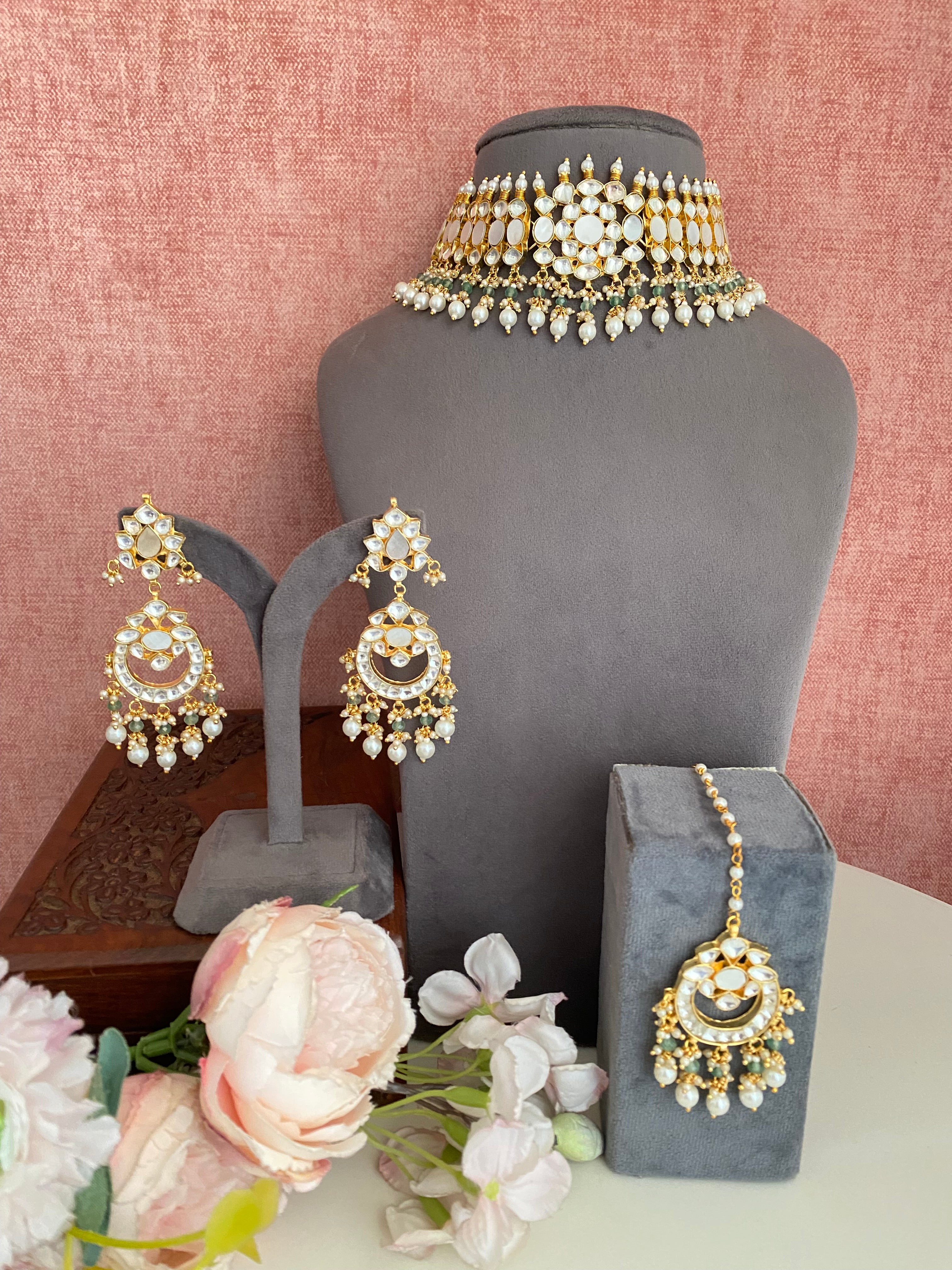 Mother of pearl and Kundan Necklace Set