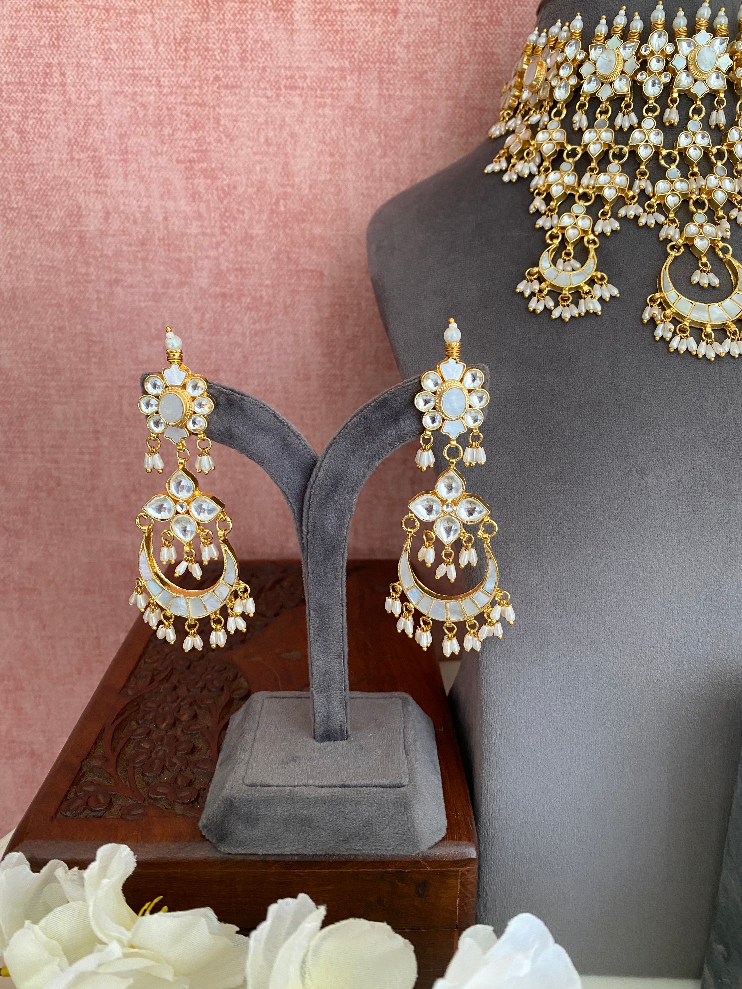 Mother of pearl and Kundan Necklace Set