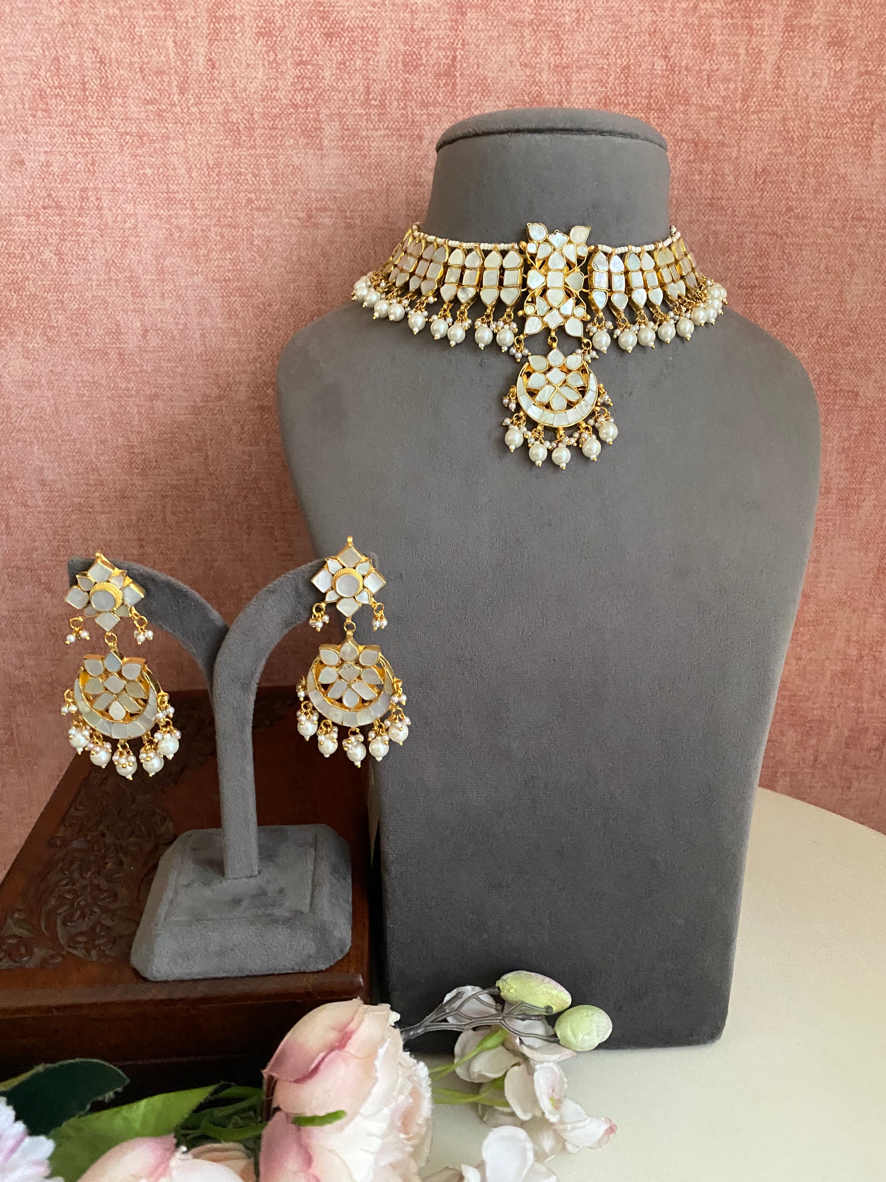Mother of pearl choker set