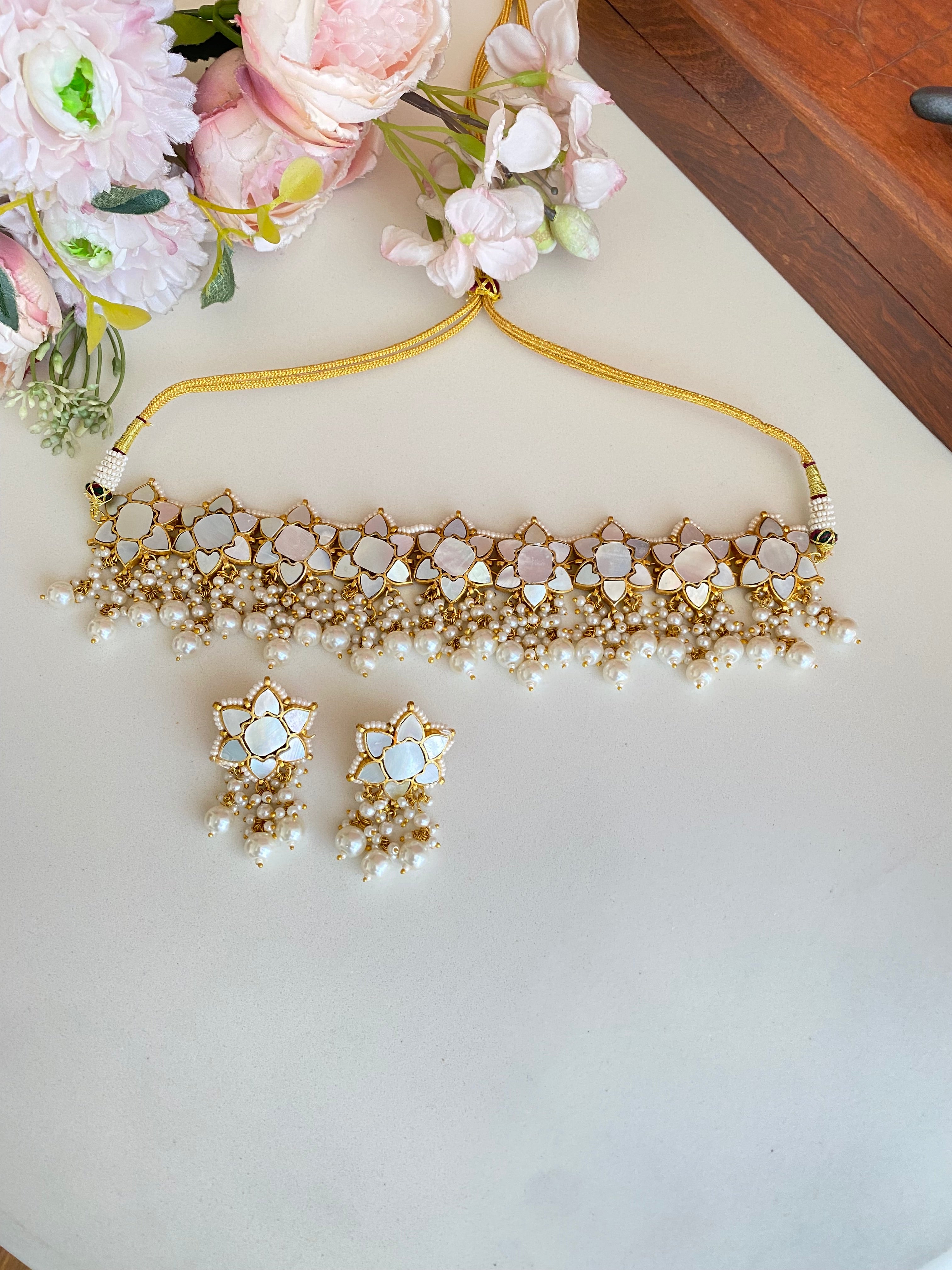 Mother of Pearl Choker set in Pearl Drops
