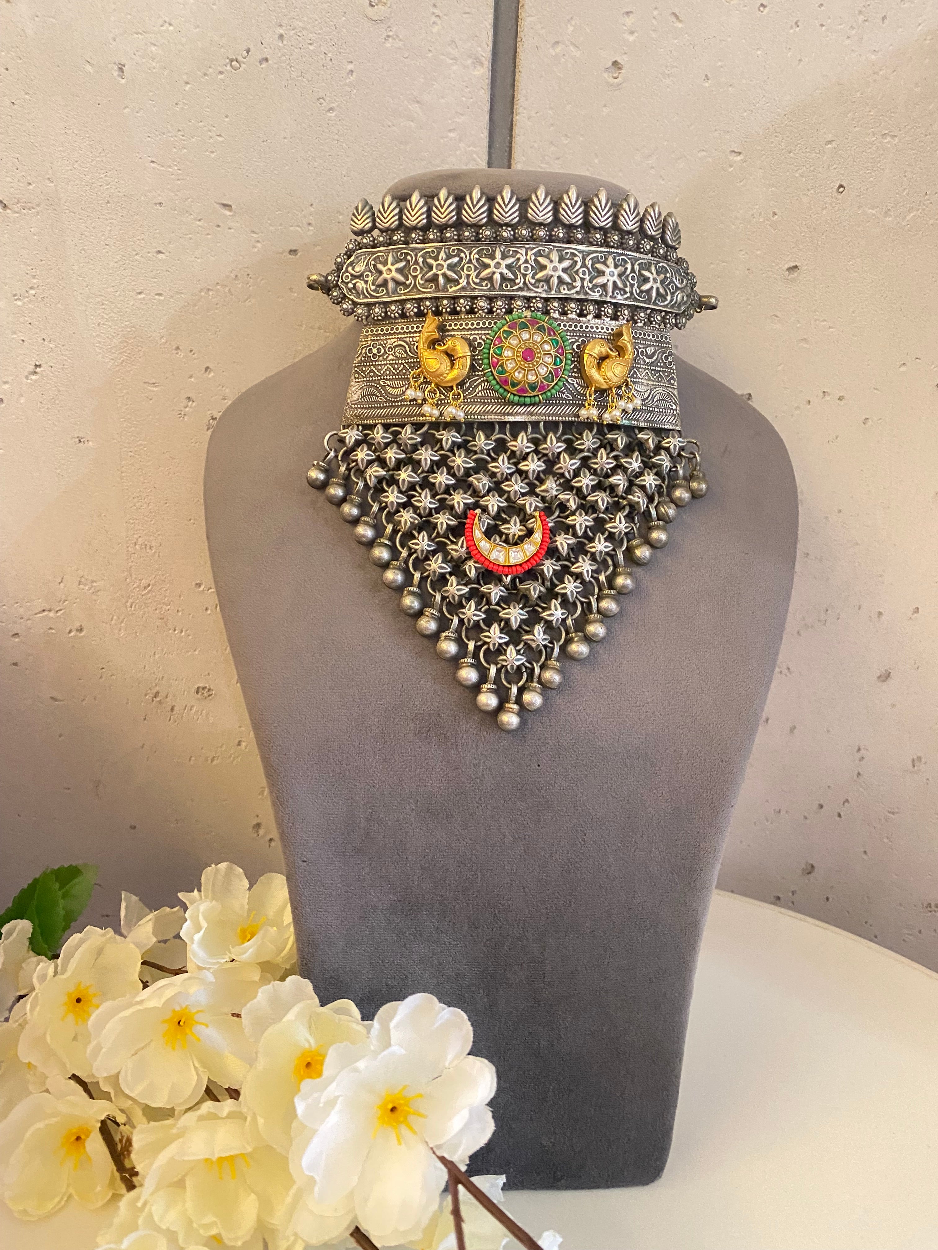 Oxidised choker