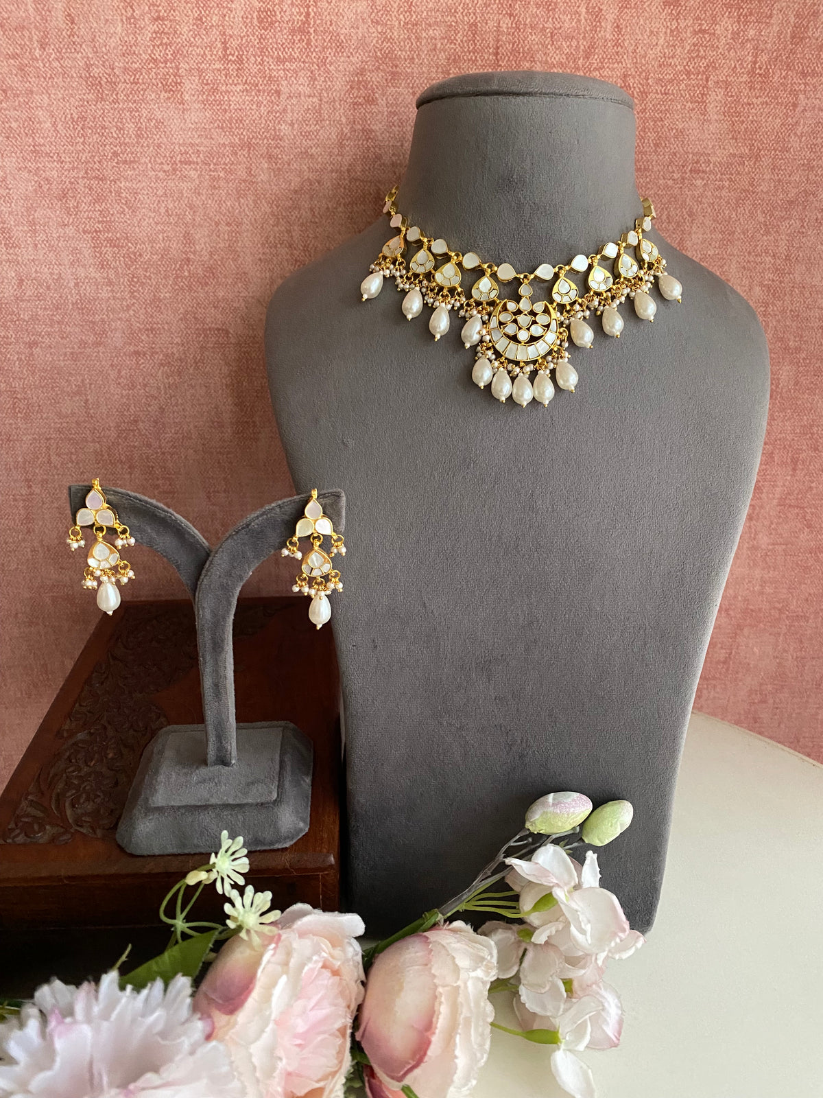 Mother Of Pearl Necklace Set