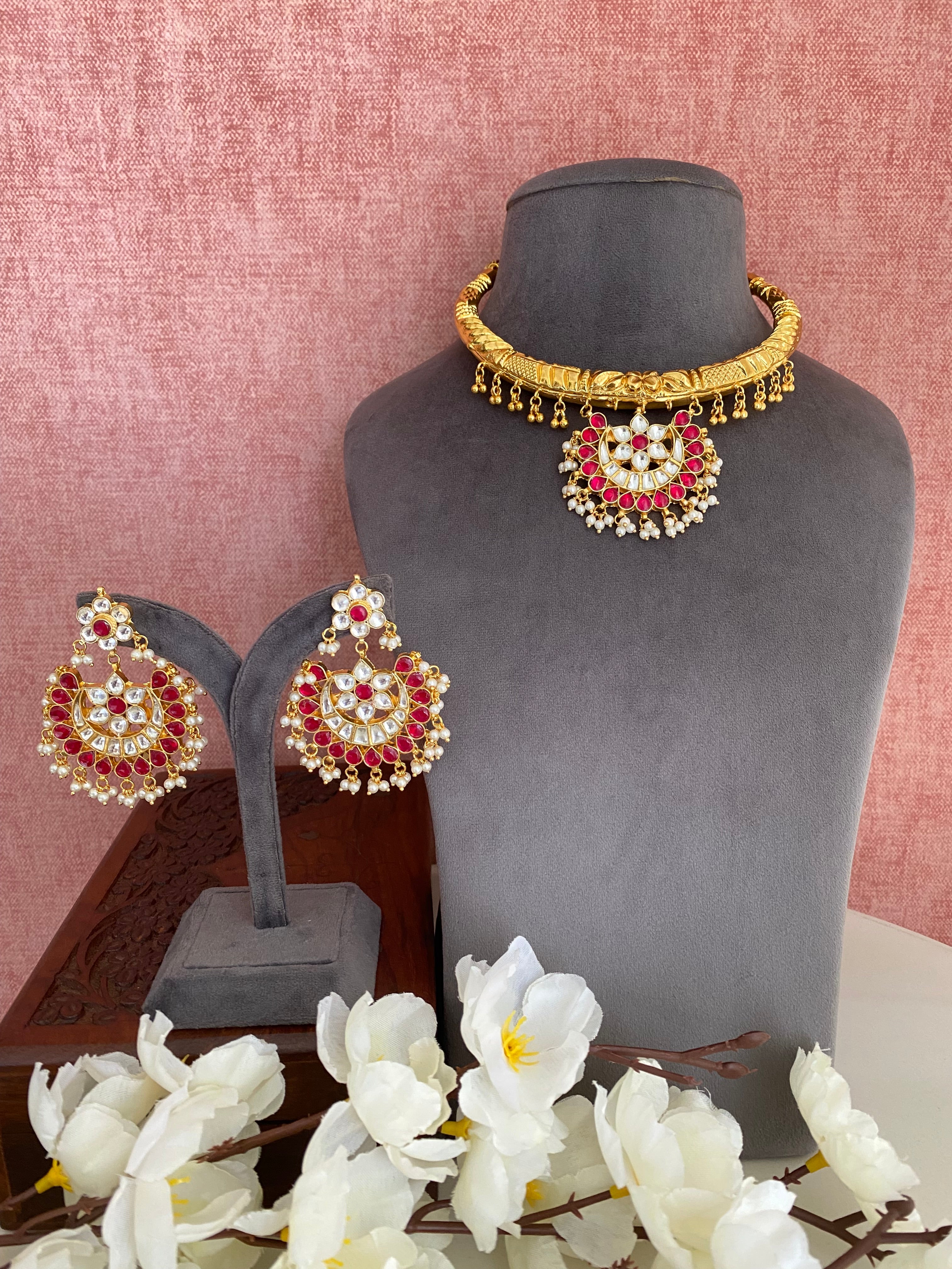 Gold Plated Kundan Hasli Set