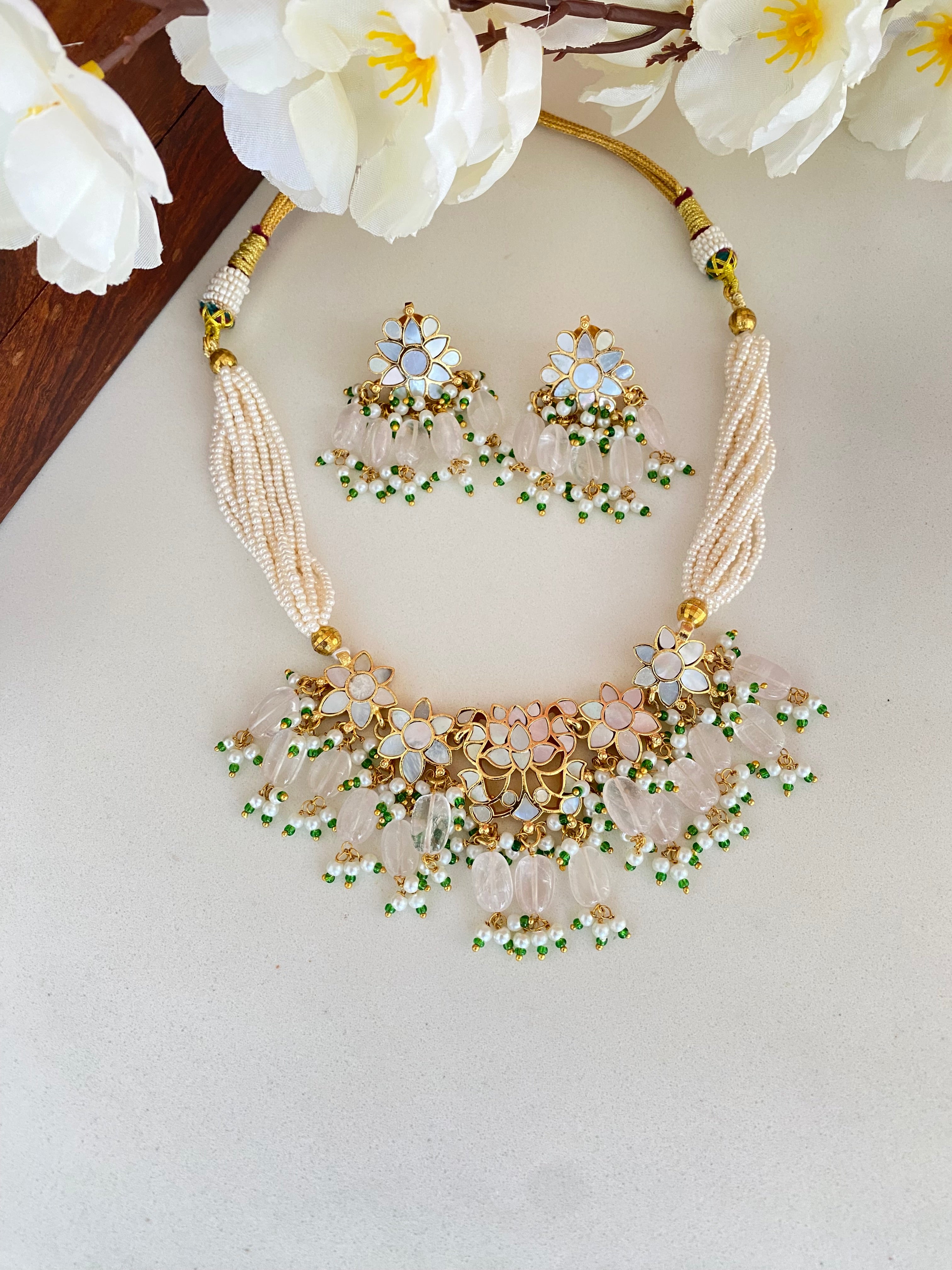 Mother of Pearl Gold plated Choker Set in Mint Drops