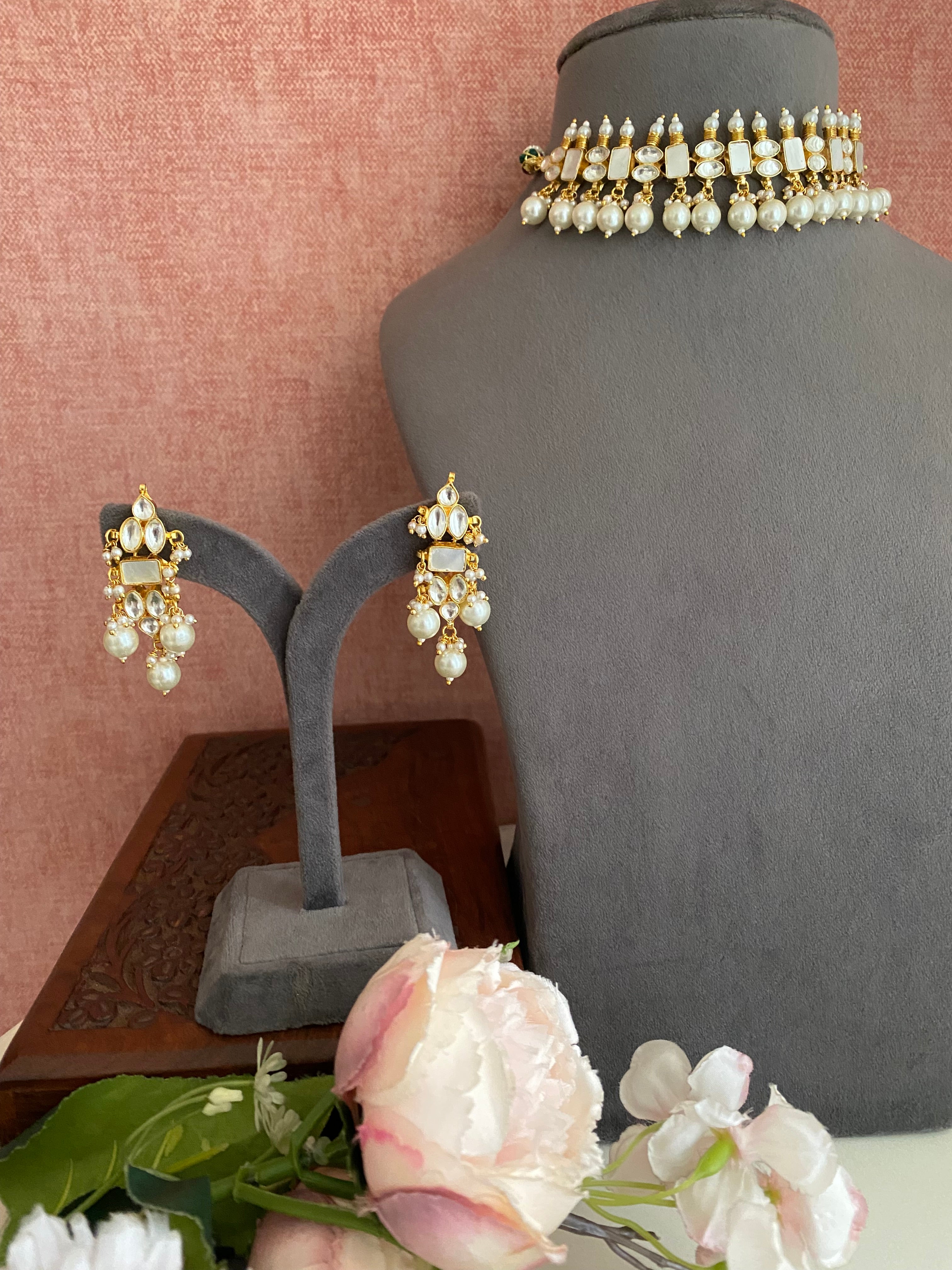 Mother of pearl Gold plated Choker Set