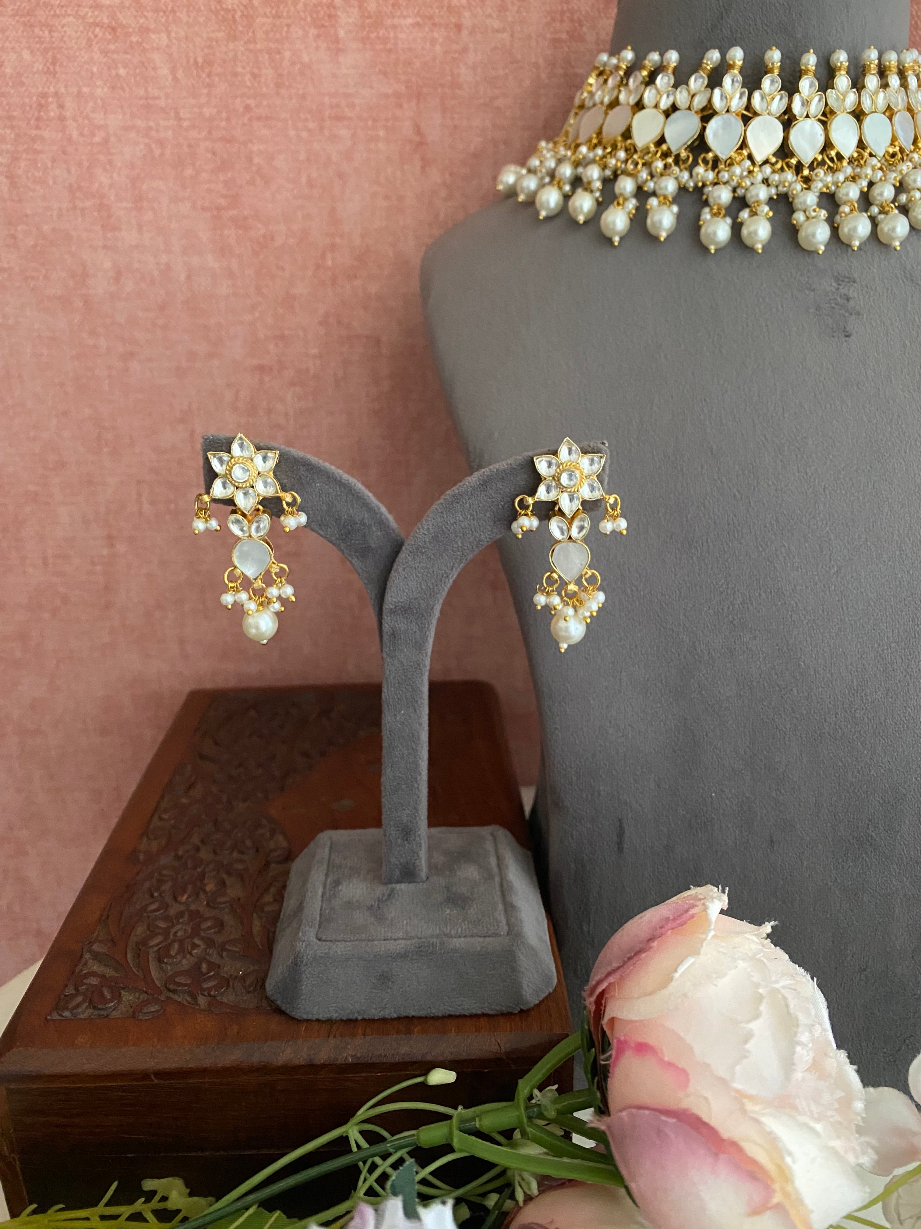 Mother of Pearl Choker set