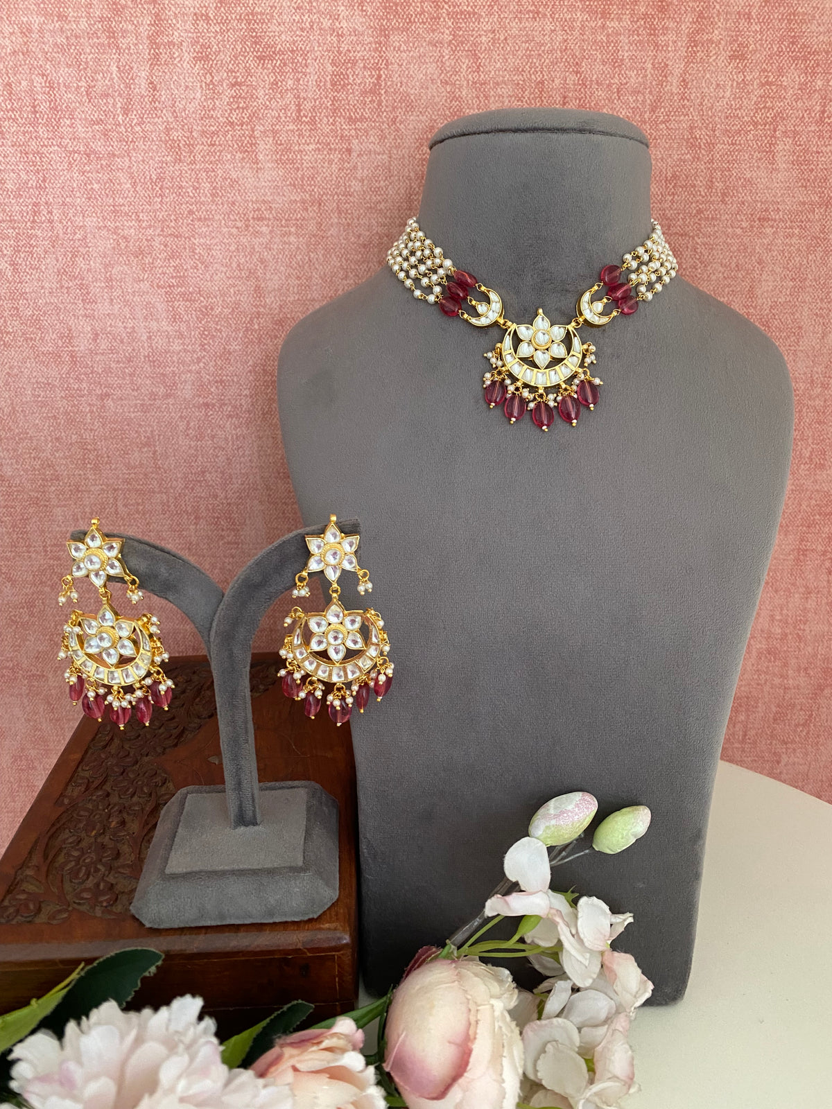 Gold plated Kundan choker set