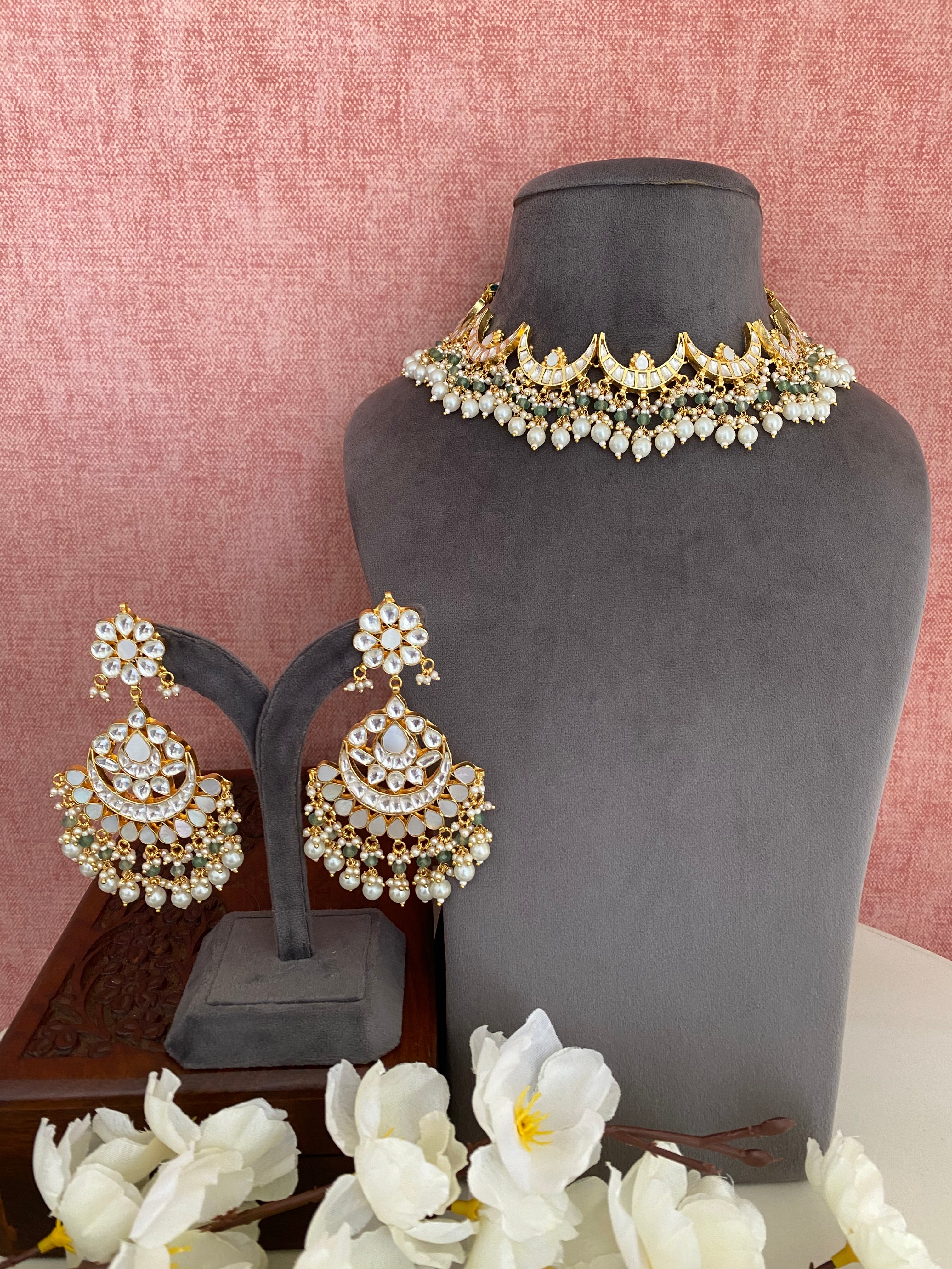 Kundan and Mother of Pearl Choker Set