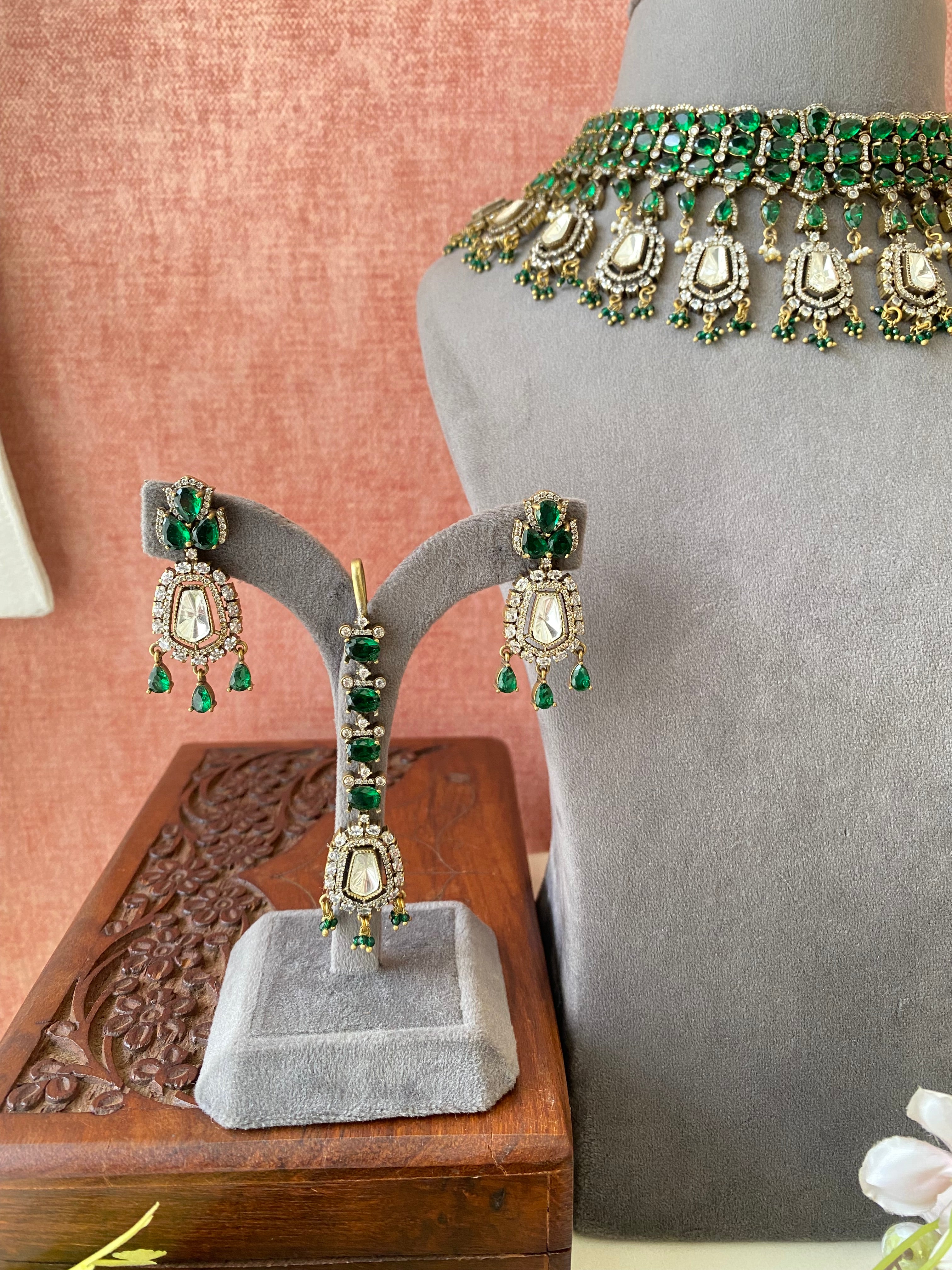 Silver plated Moissanite Green Necklace set