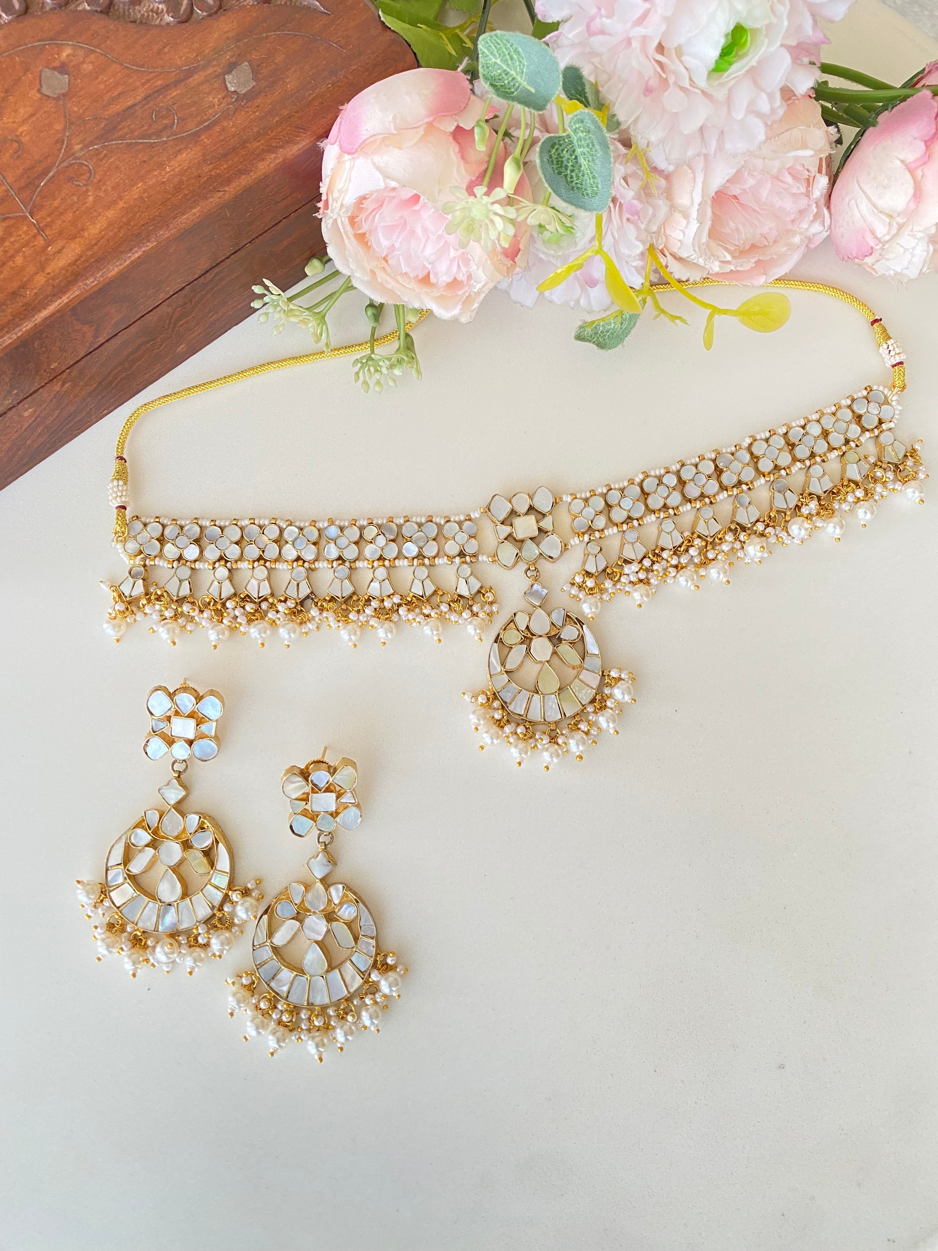 Mother of Pearl Choker set in pearl drops