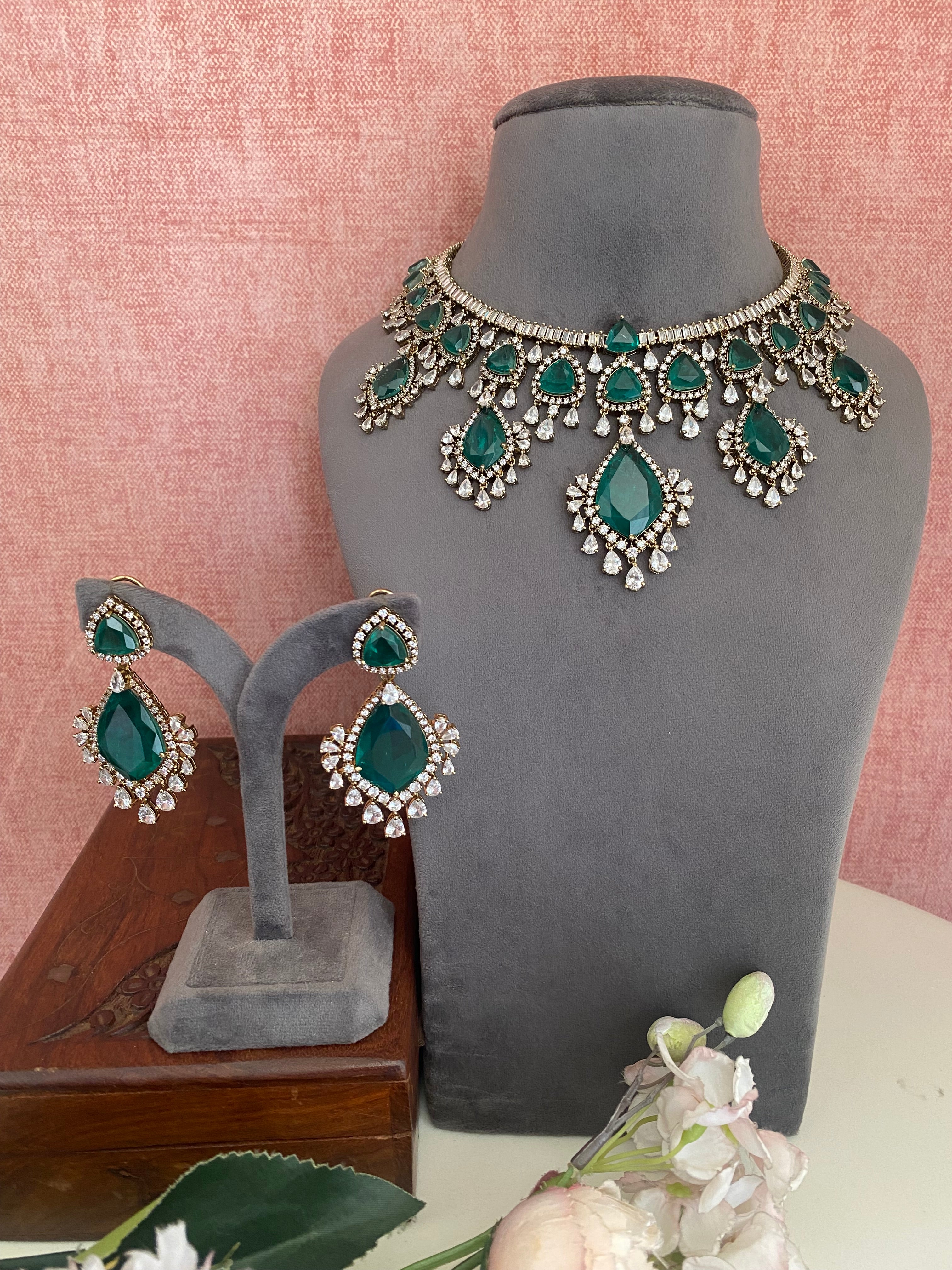 Emerald Green Stone Necklace Set