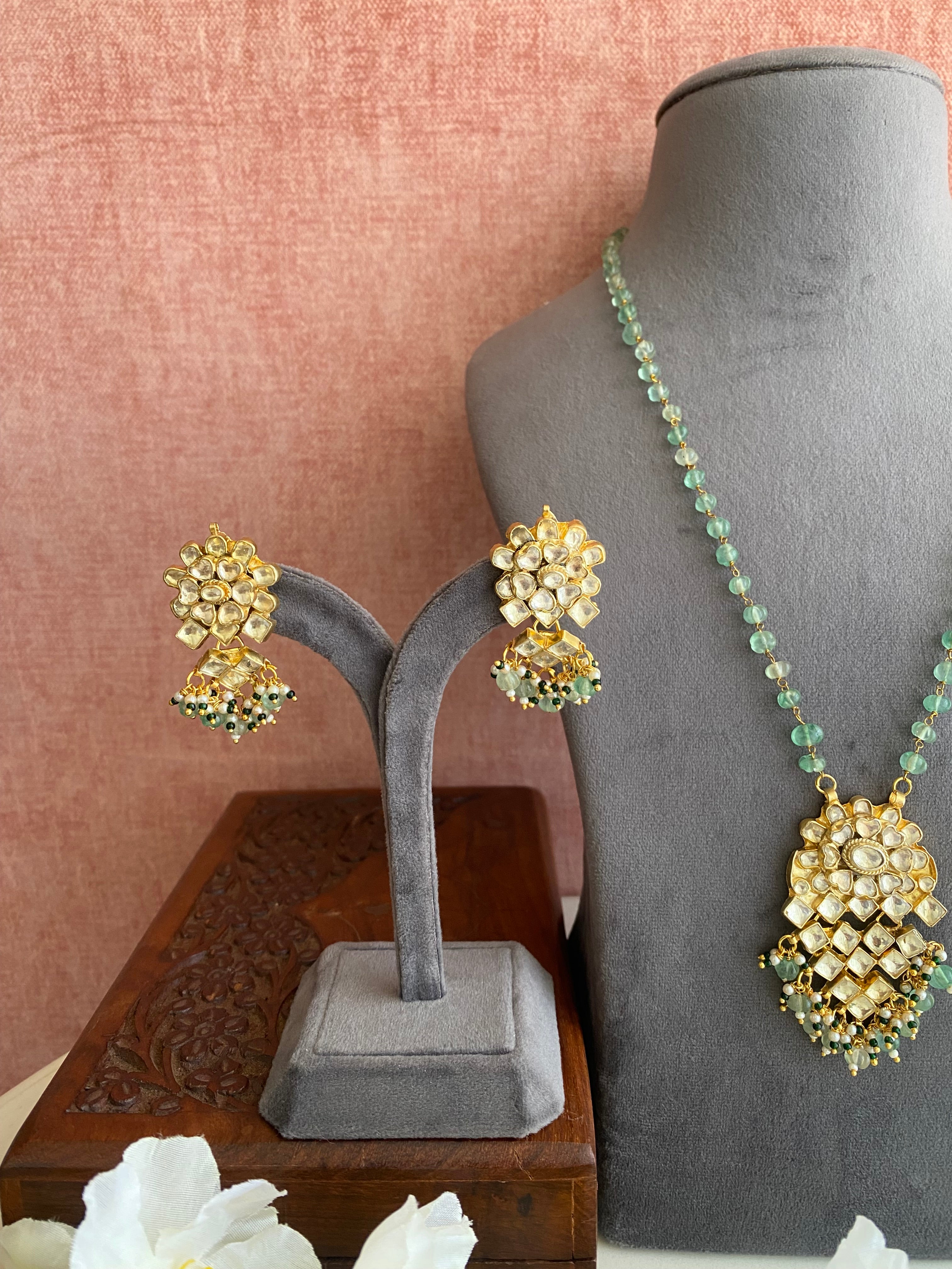 Gold plated Kundan Pendant Set