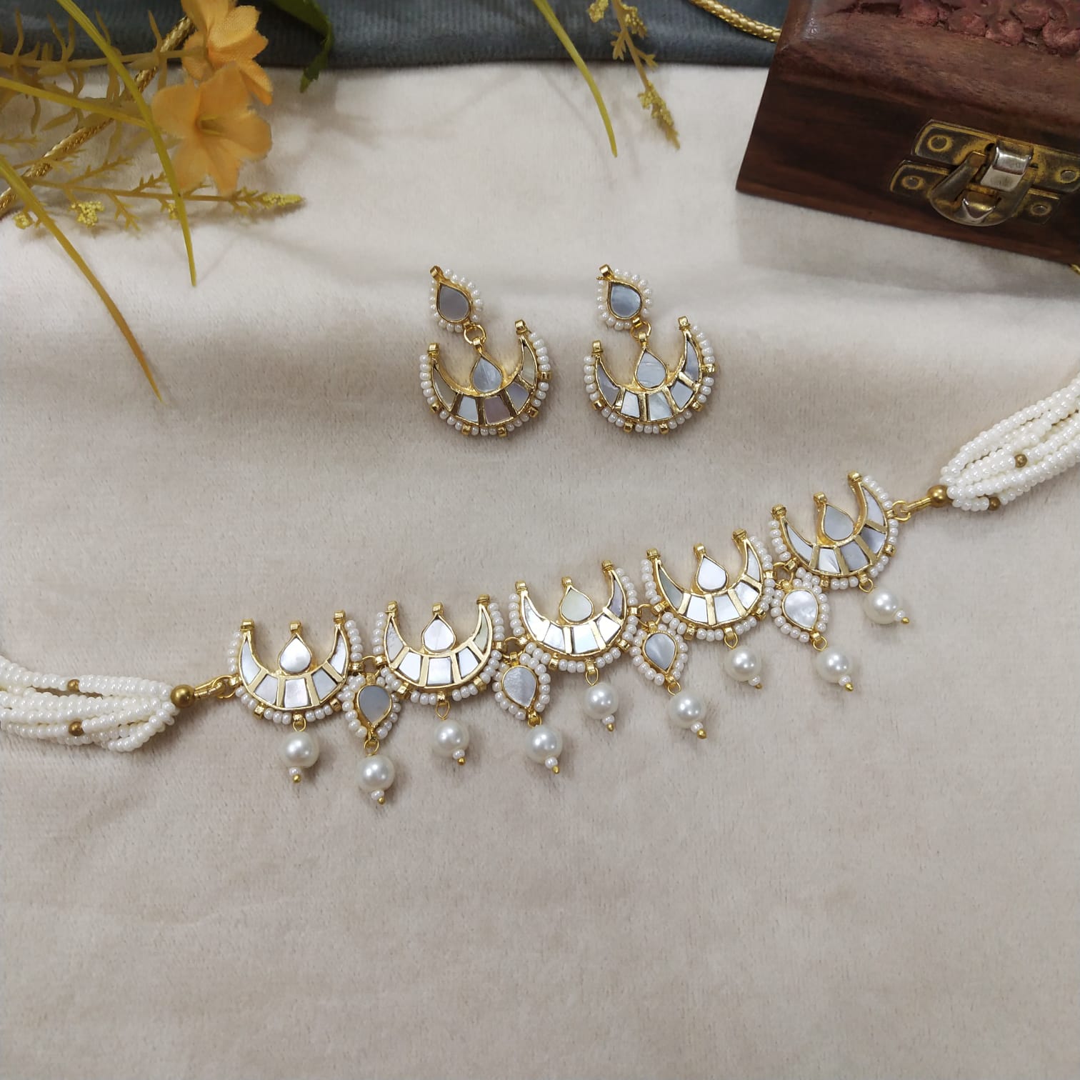 Mother of Pearl Choker set