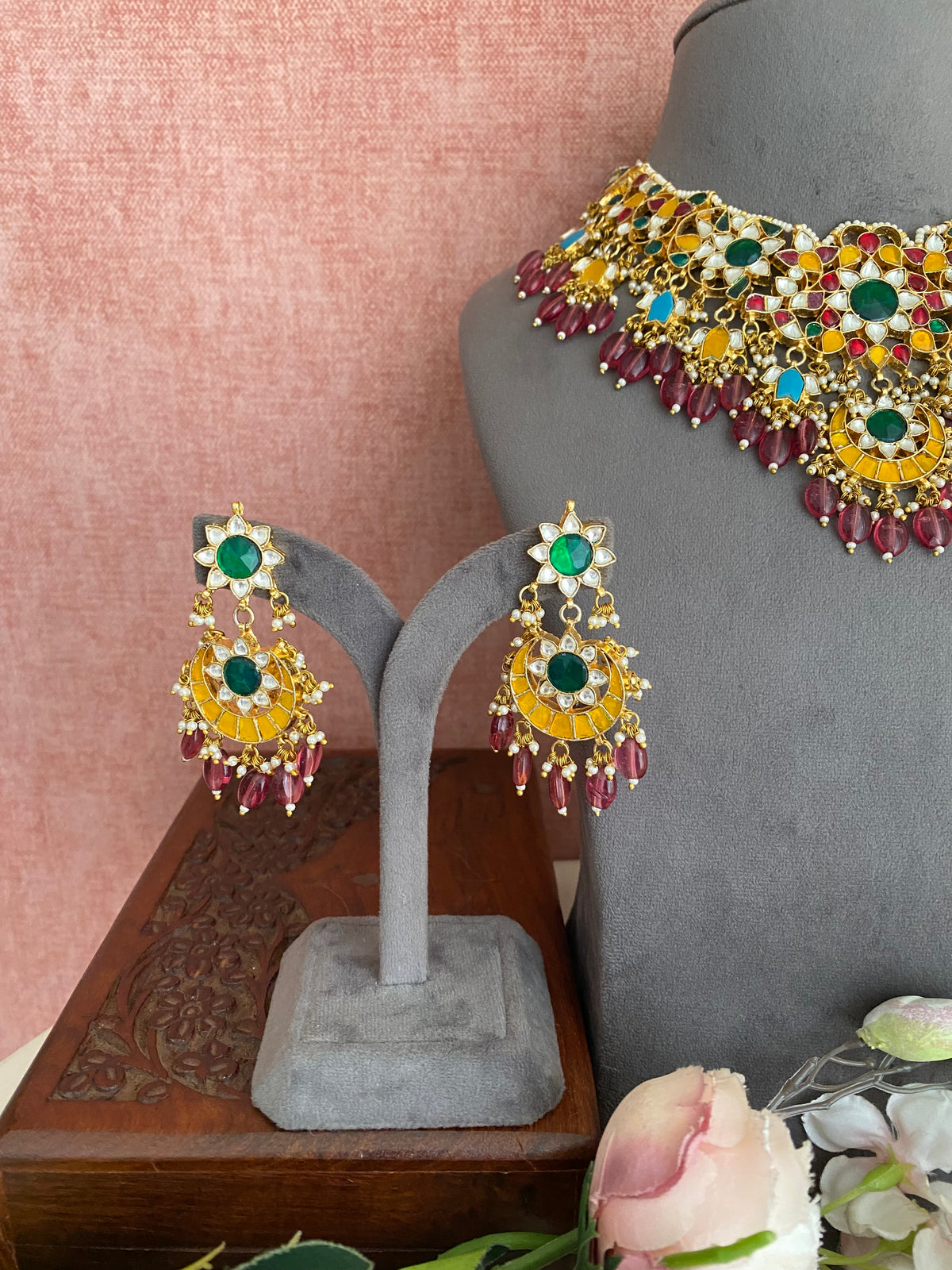 Gold plated Kundan choker Set with Passa