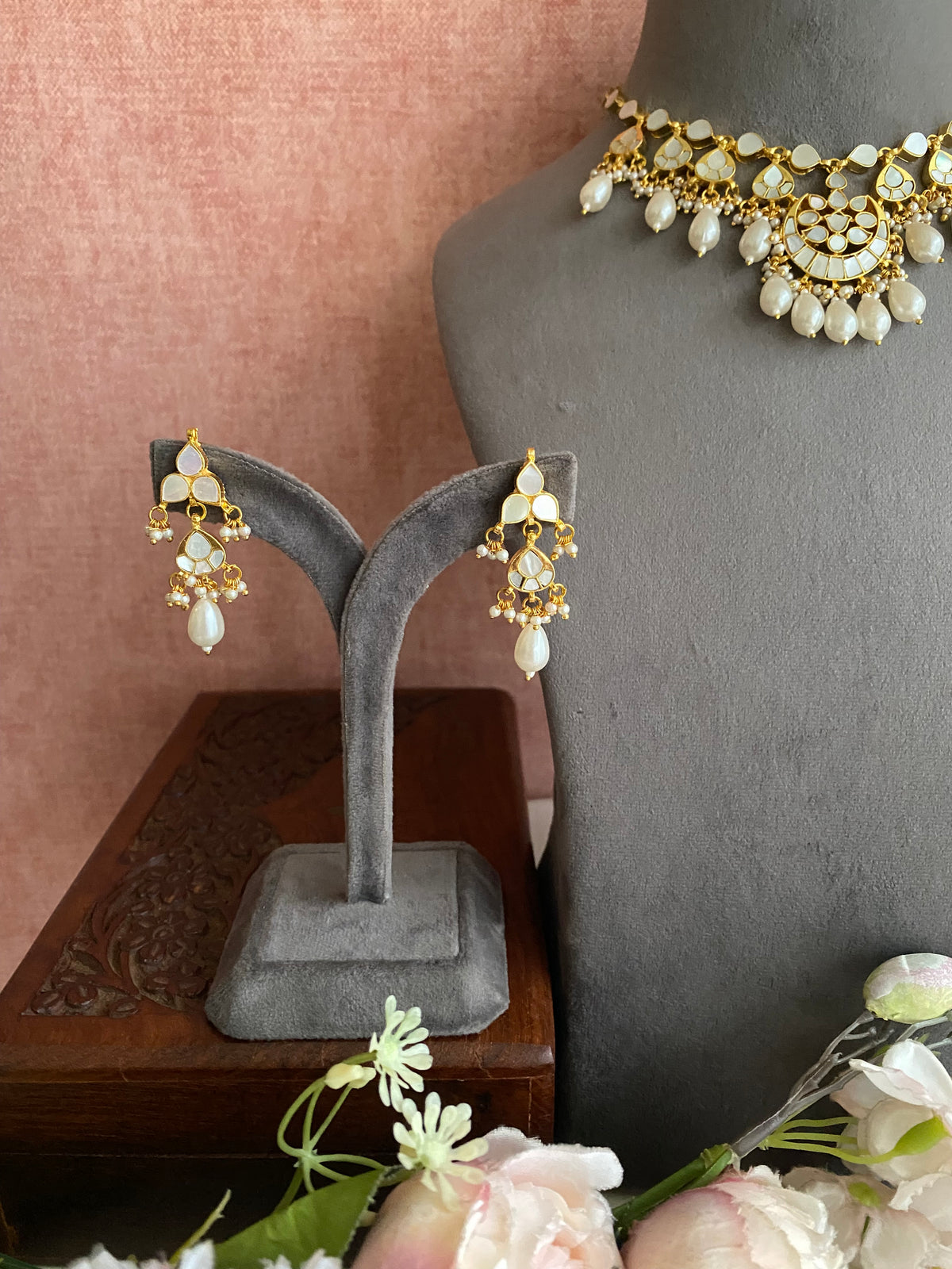 Mother Of Pearl Necklace Set