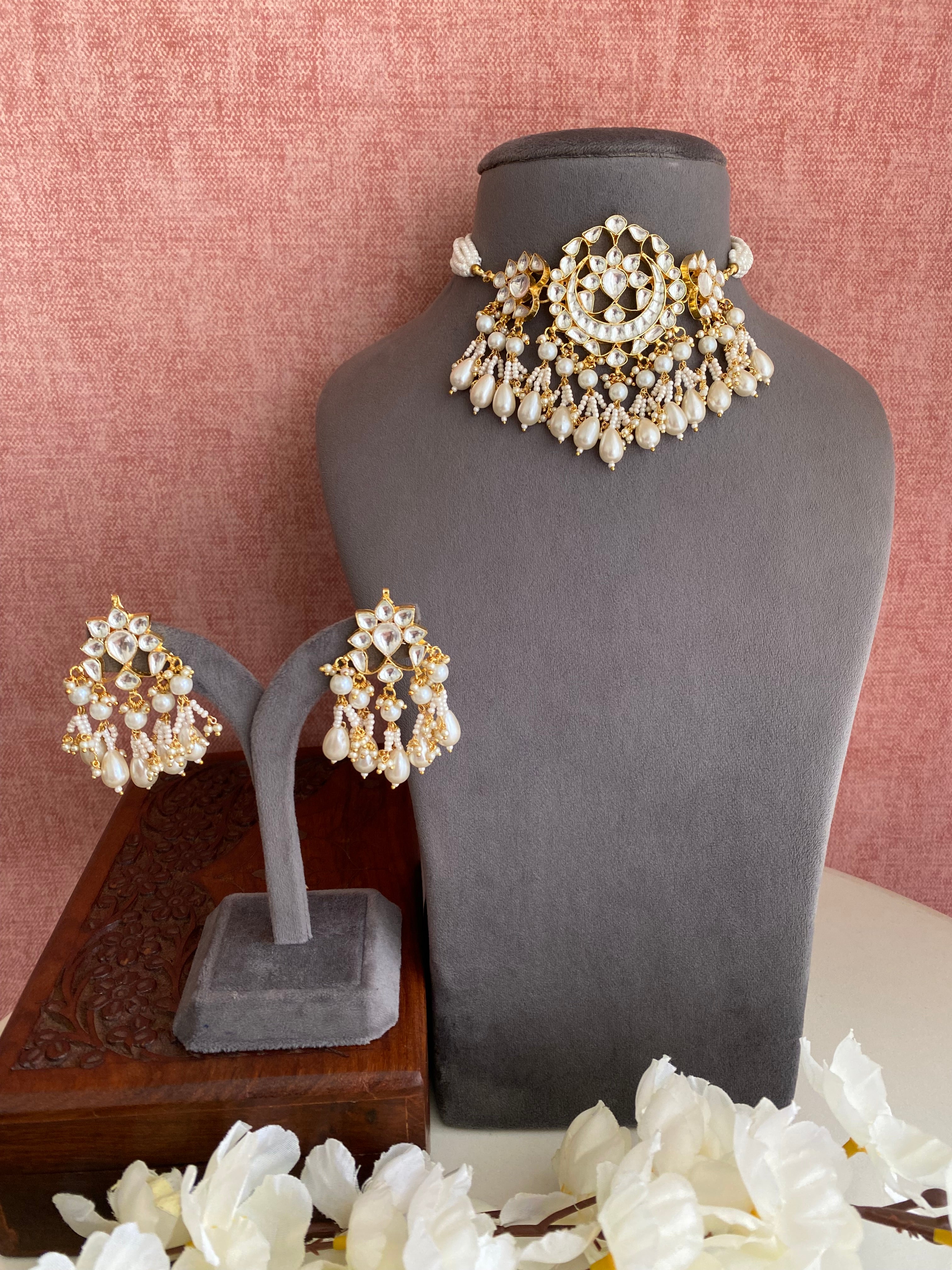 Gold plated White Kundan Choker Set