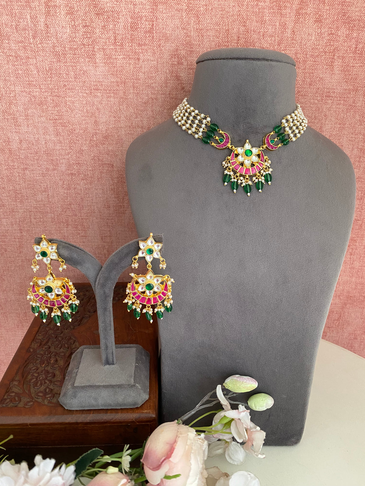 Gold plated Kundan choker set