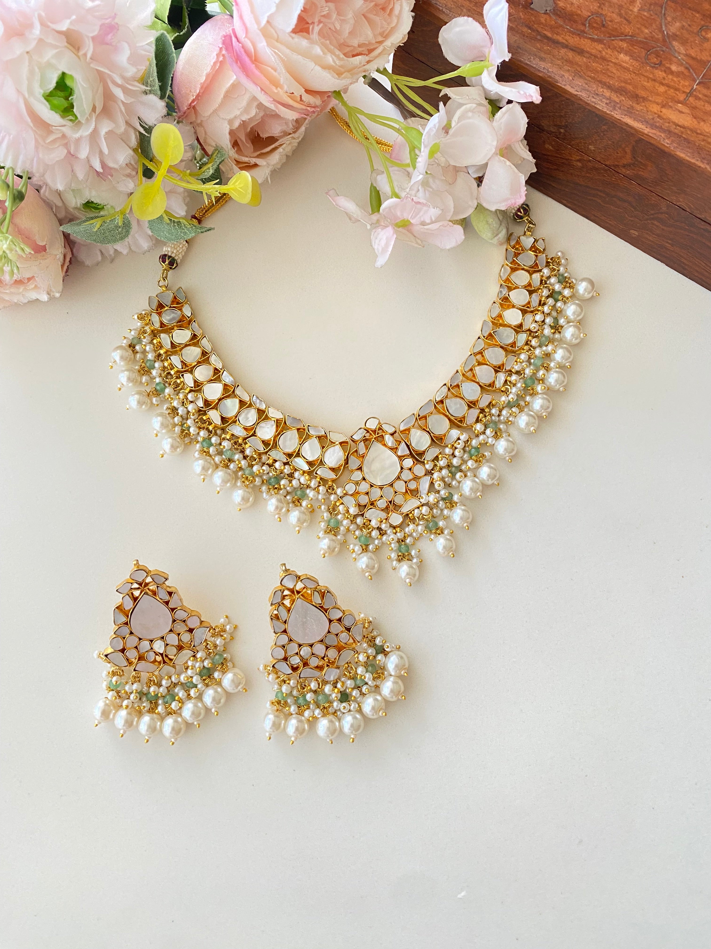 Mother of pearl Floral Necklace Set