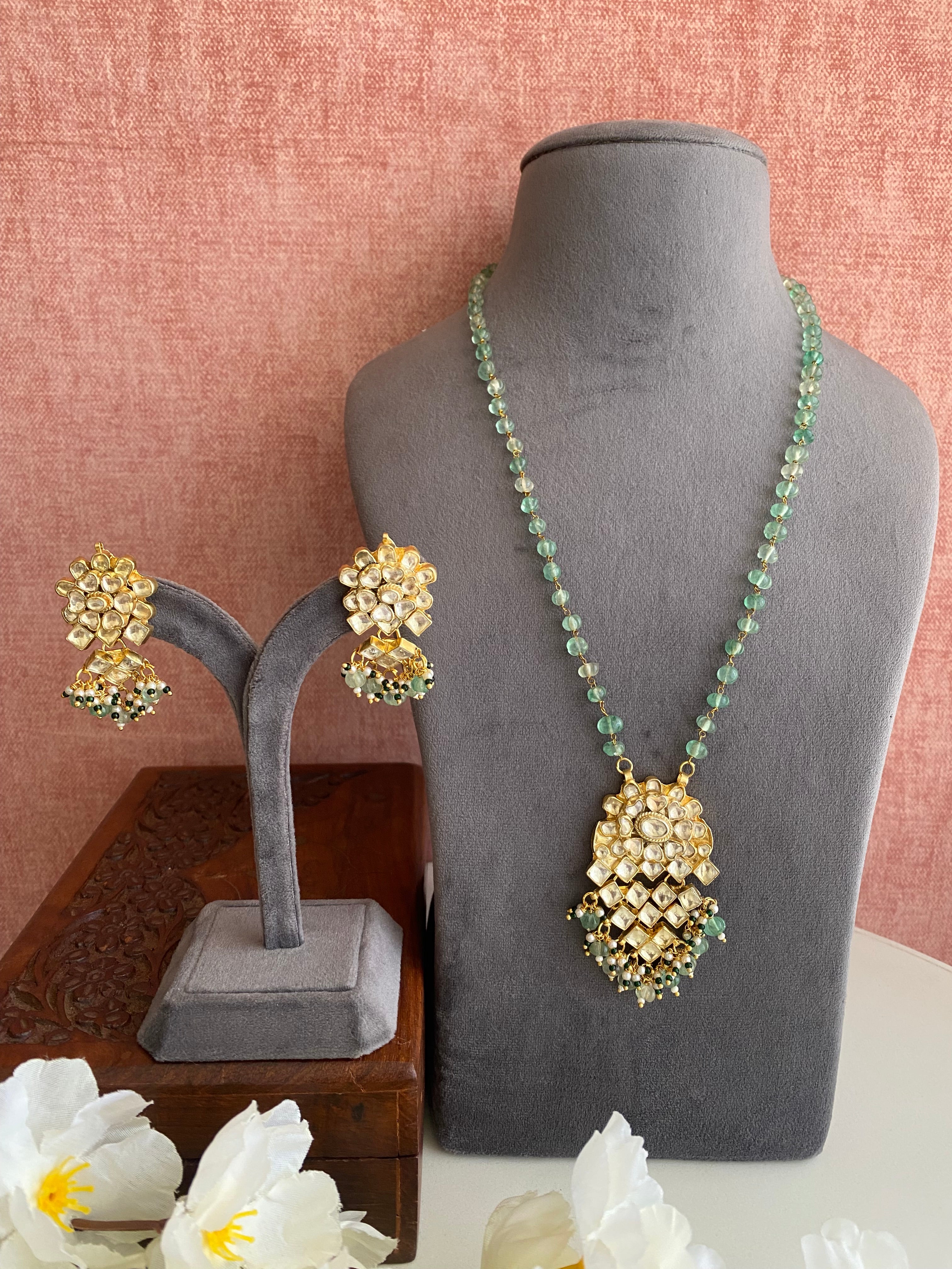 Gold plated Kundan Pendant Set