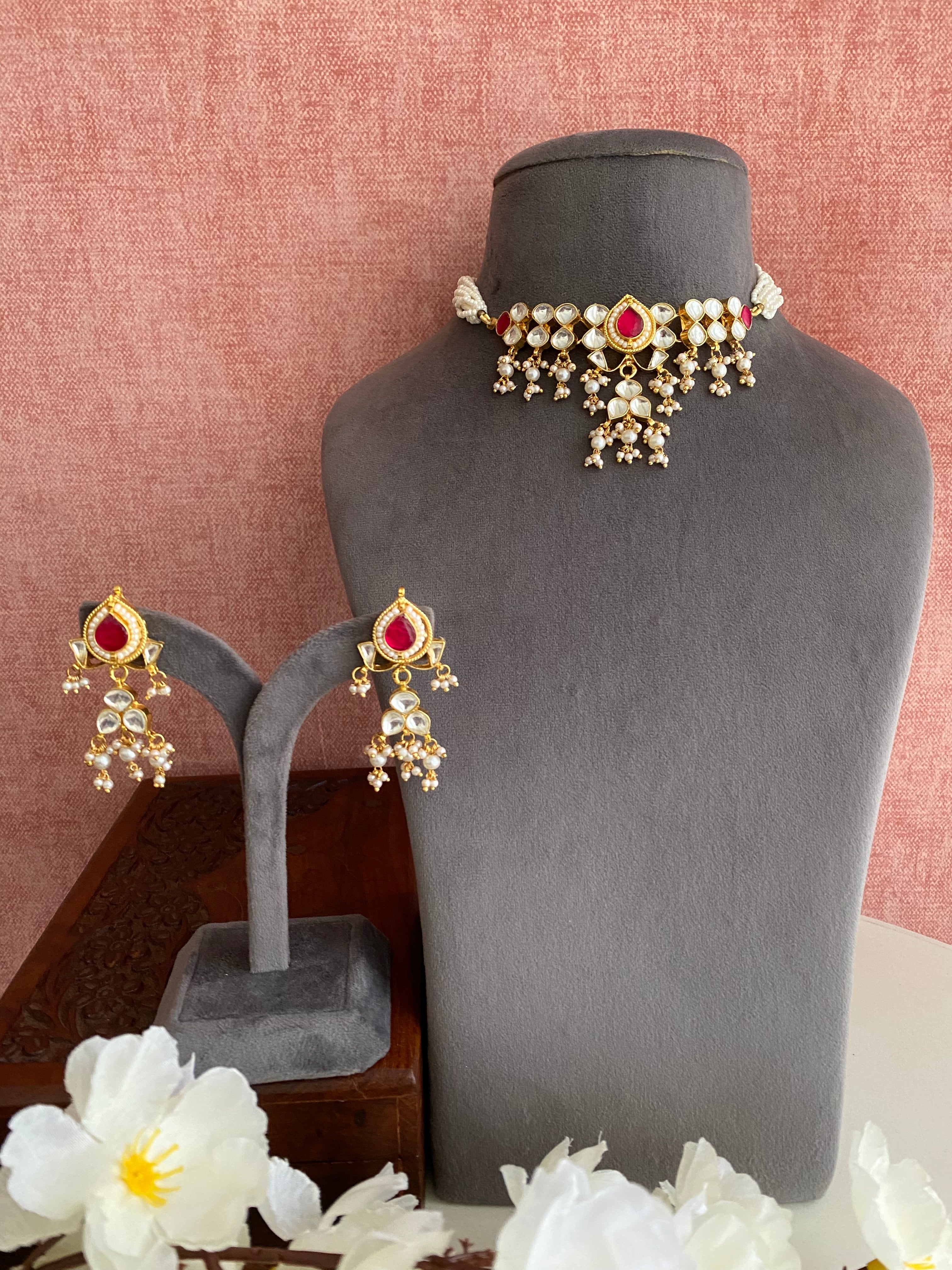 Gold plated Kundan choker set