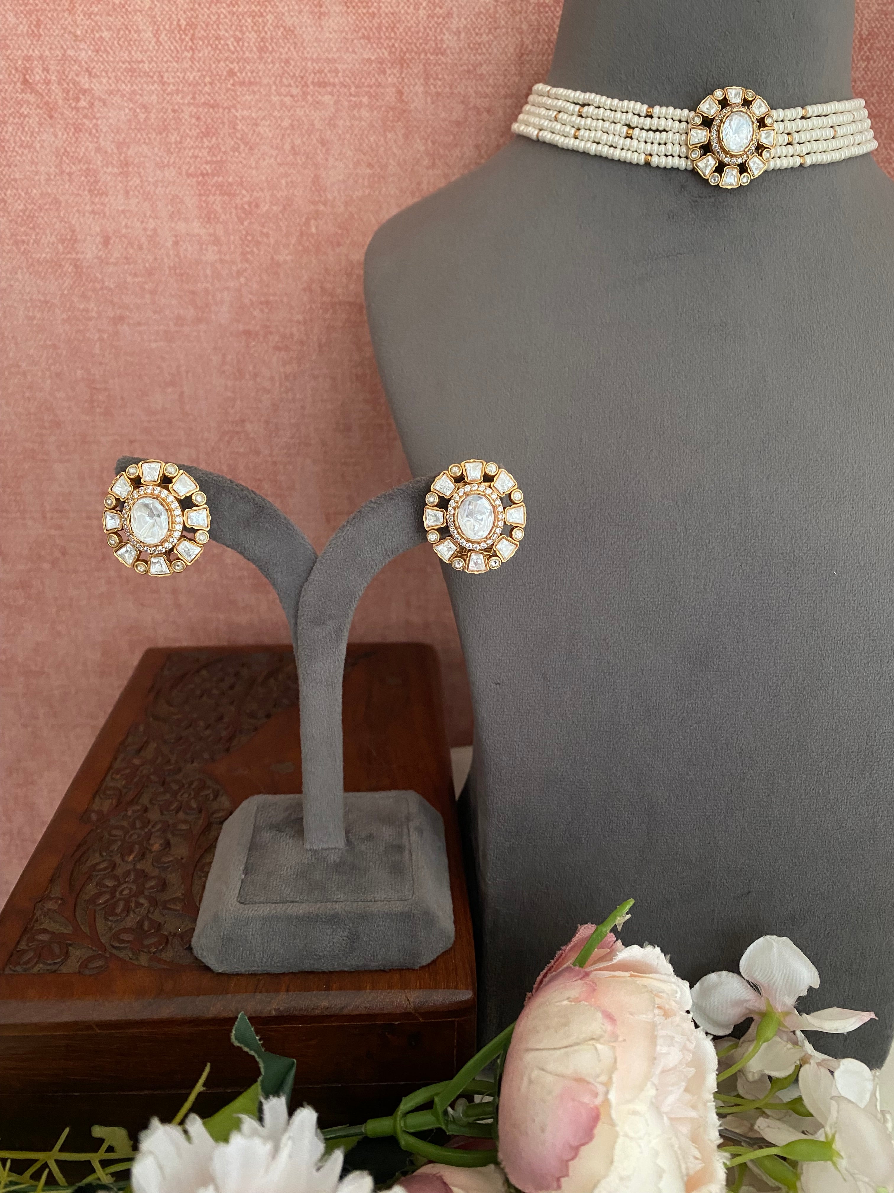 Moissanite pearls choker set