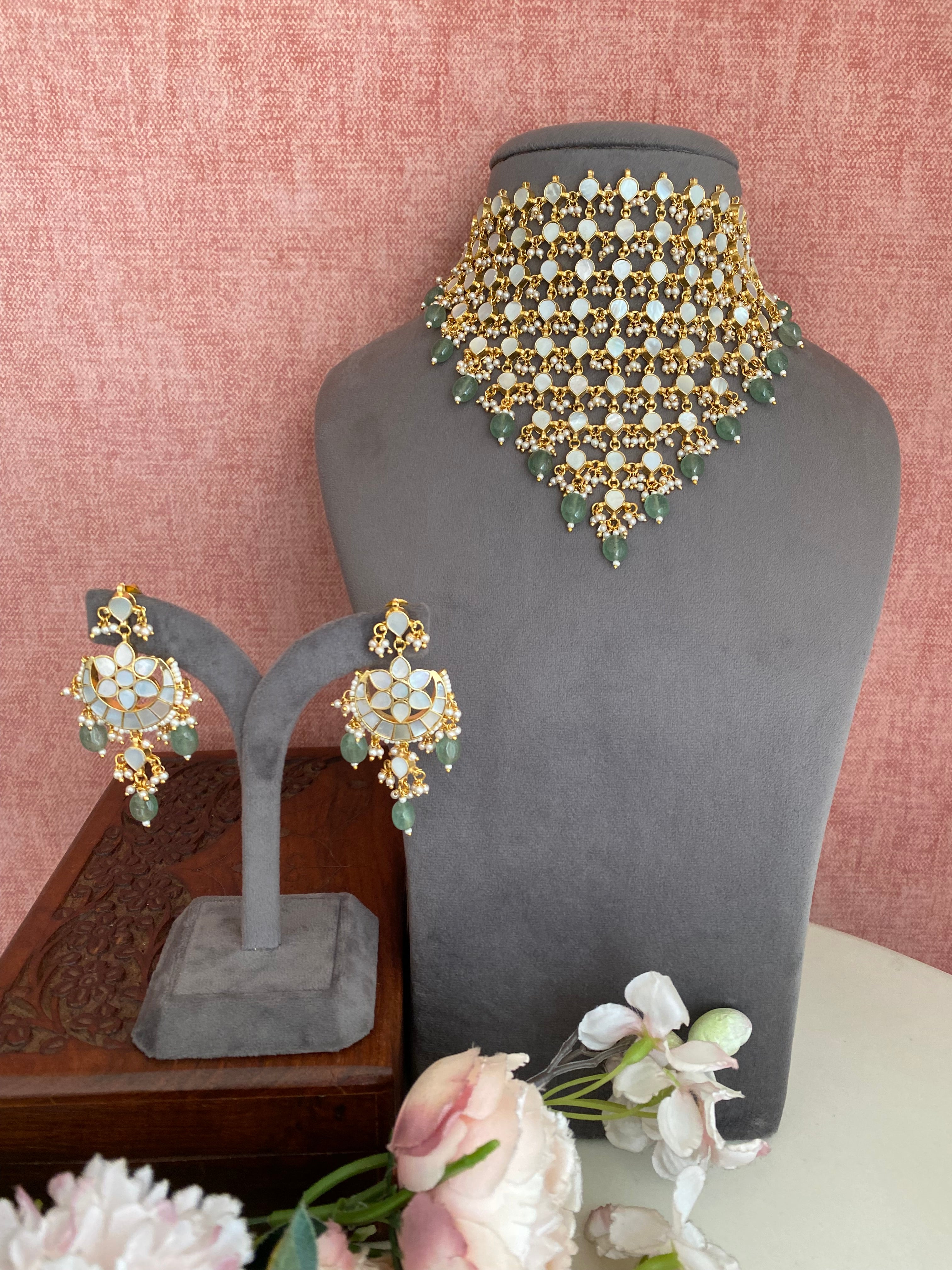 Mother Of pearl Choker Set in mint beads