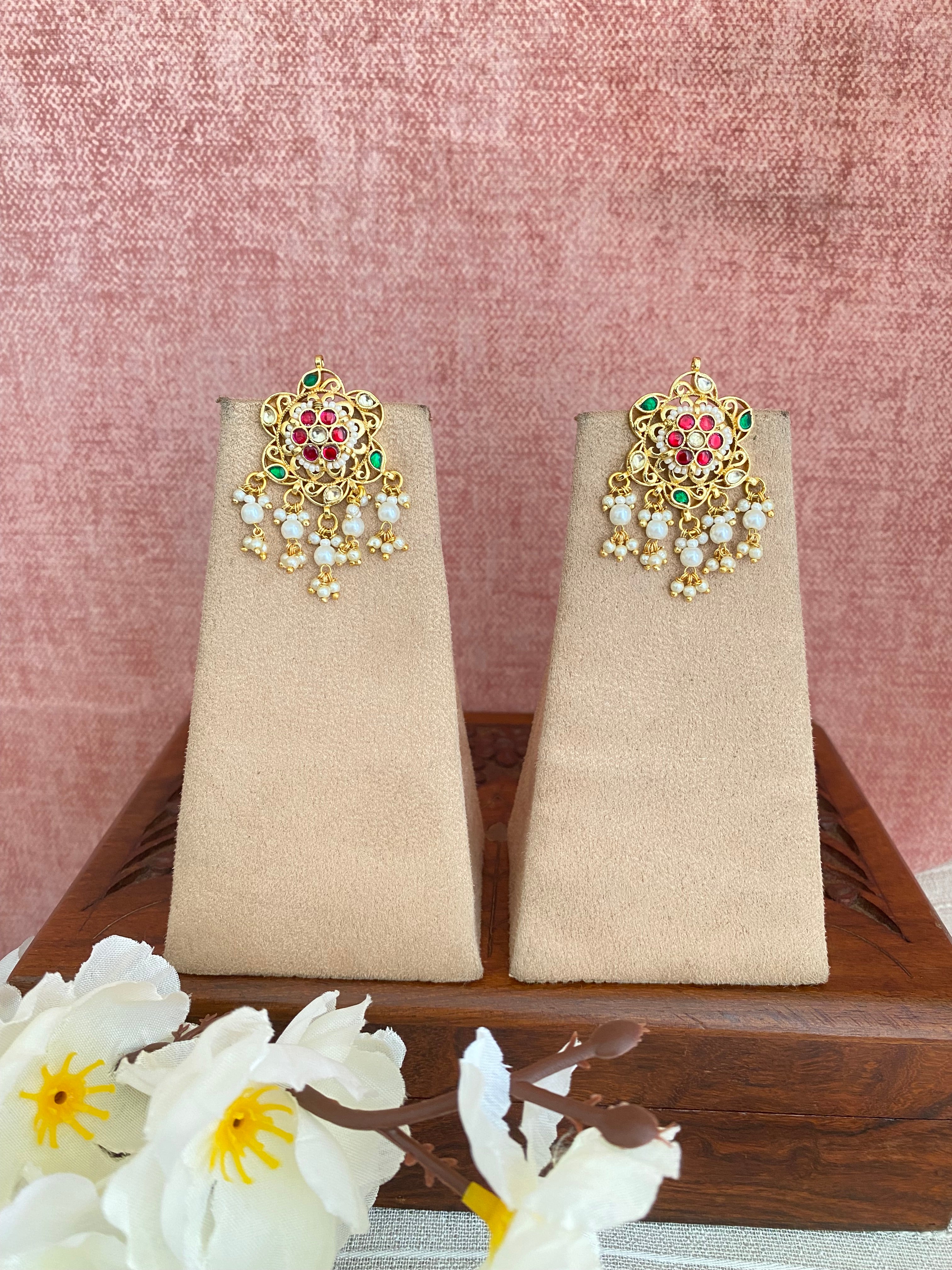 Gold plated Kundan earring in pearl