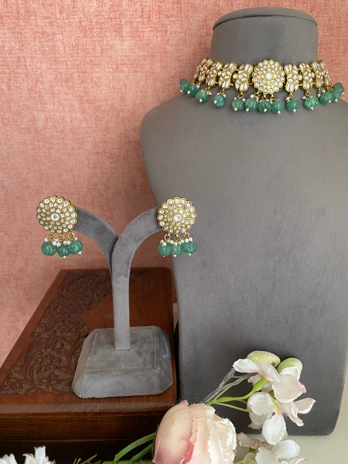Gold plated Kundan choker Set