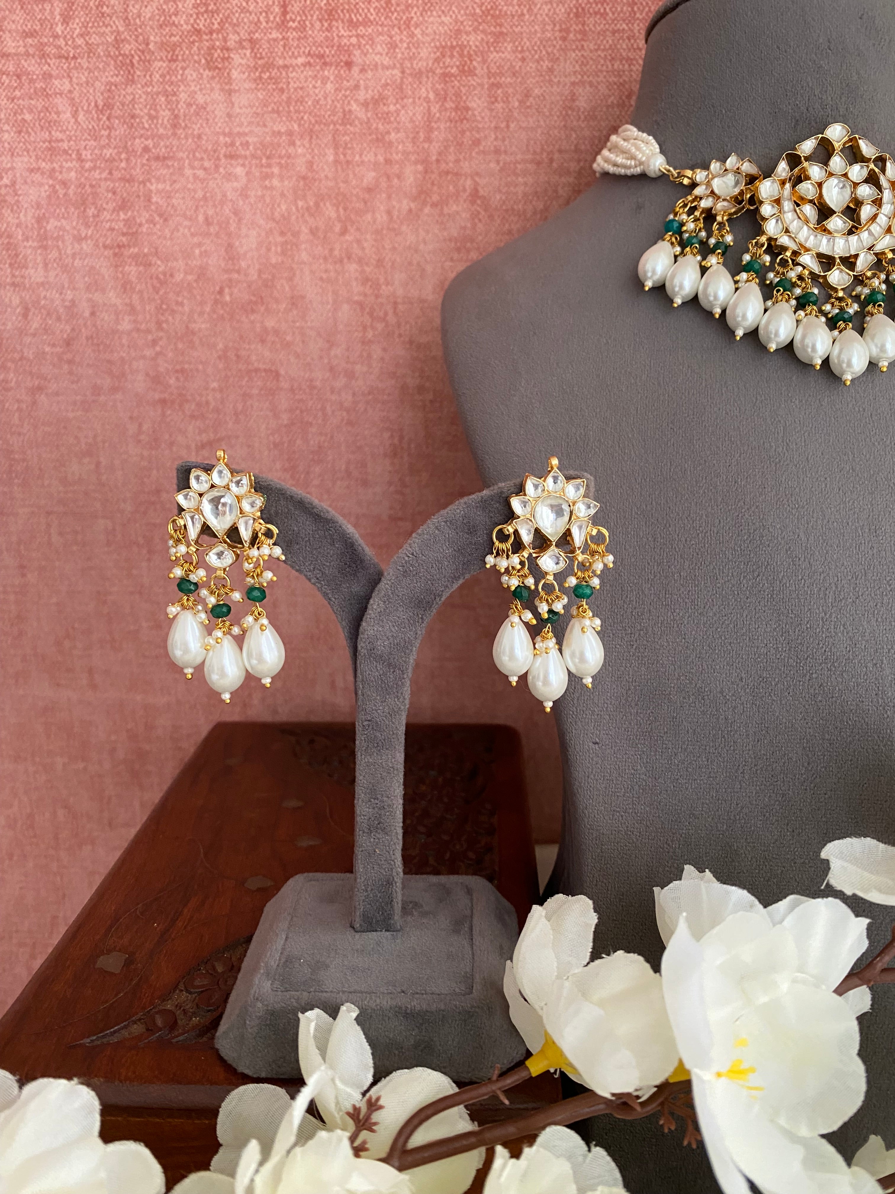 Gold plated Kundan choker set