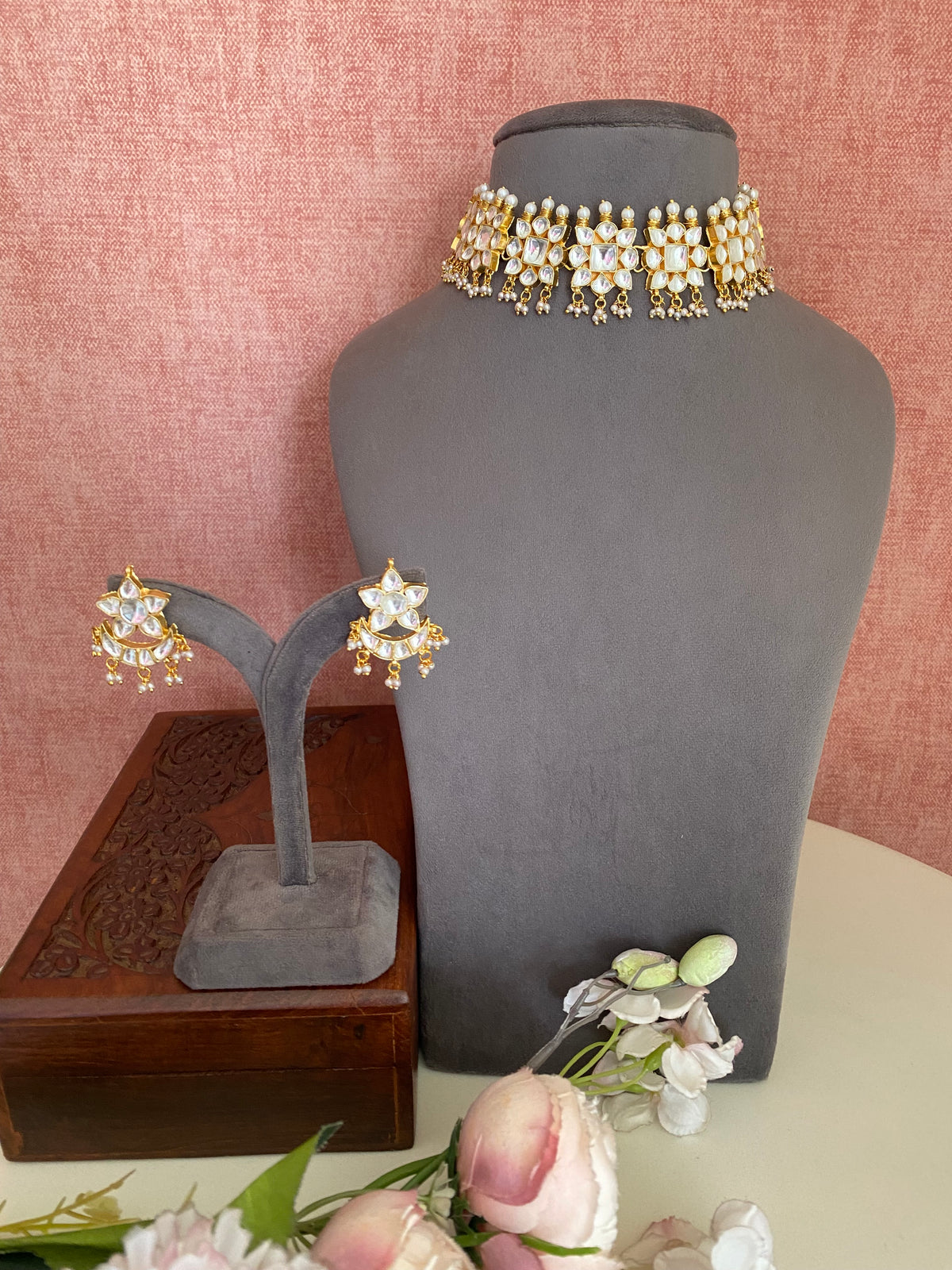Gold plated Kundan choker Set