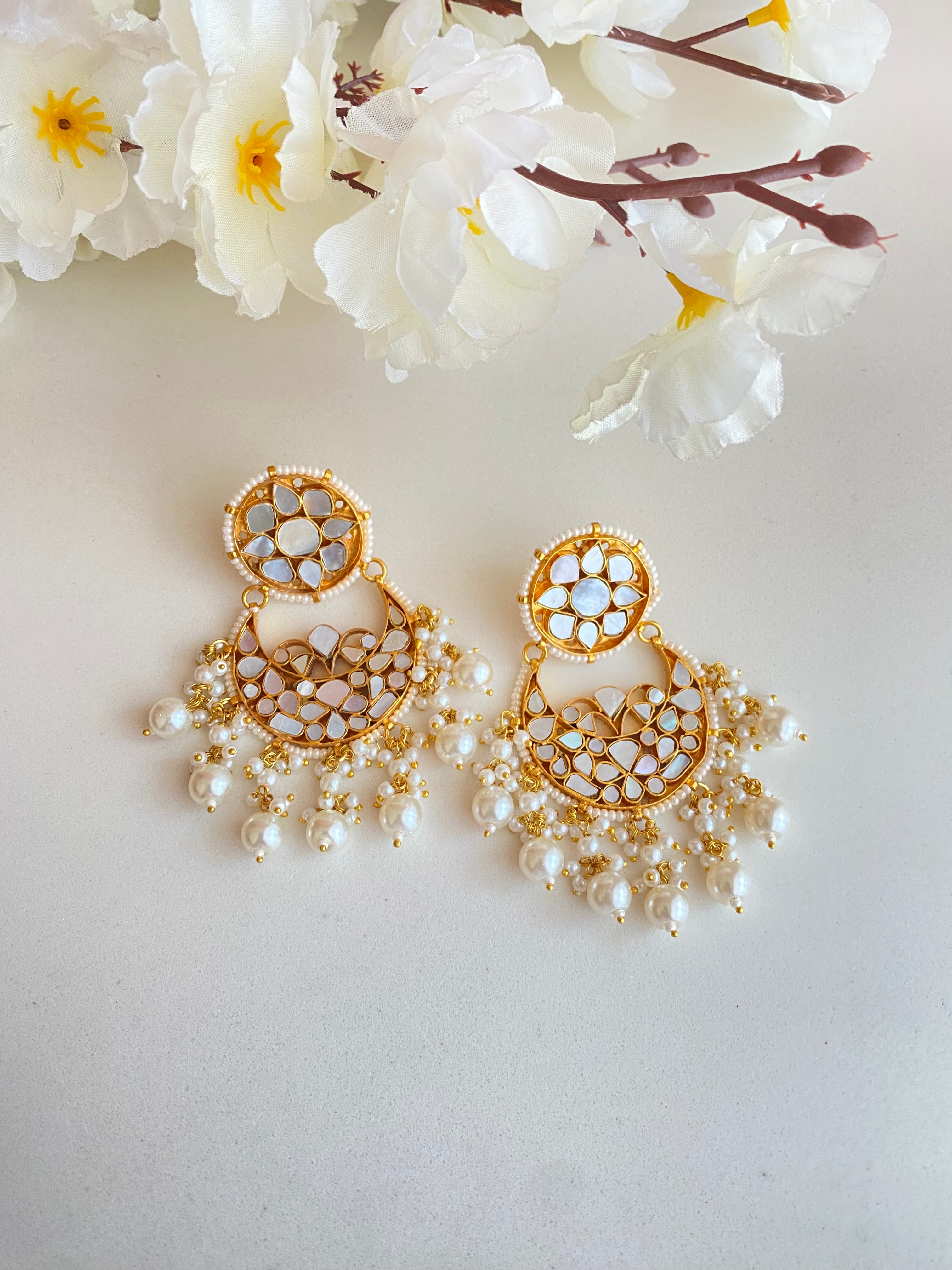Mother of pearl earrings in pearl drops
