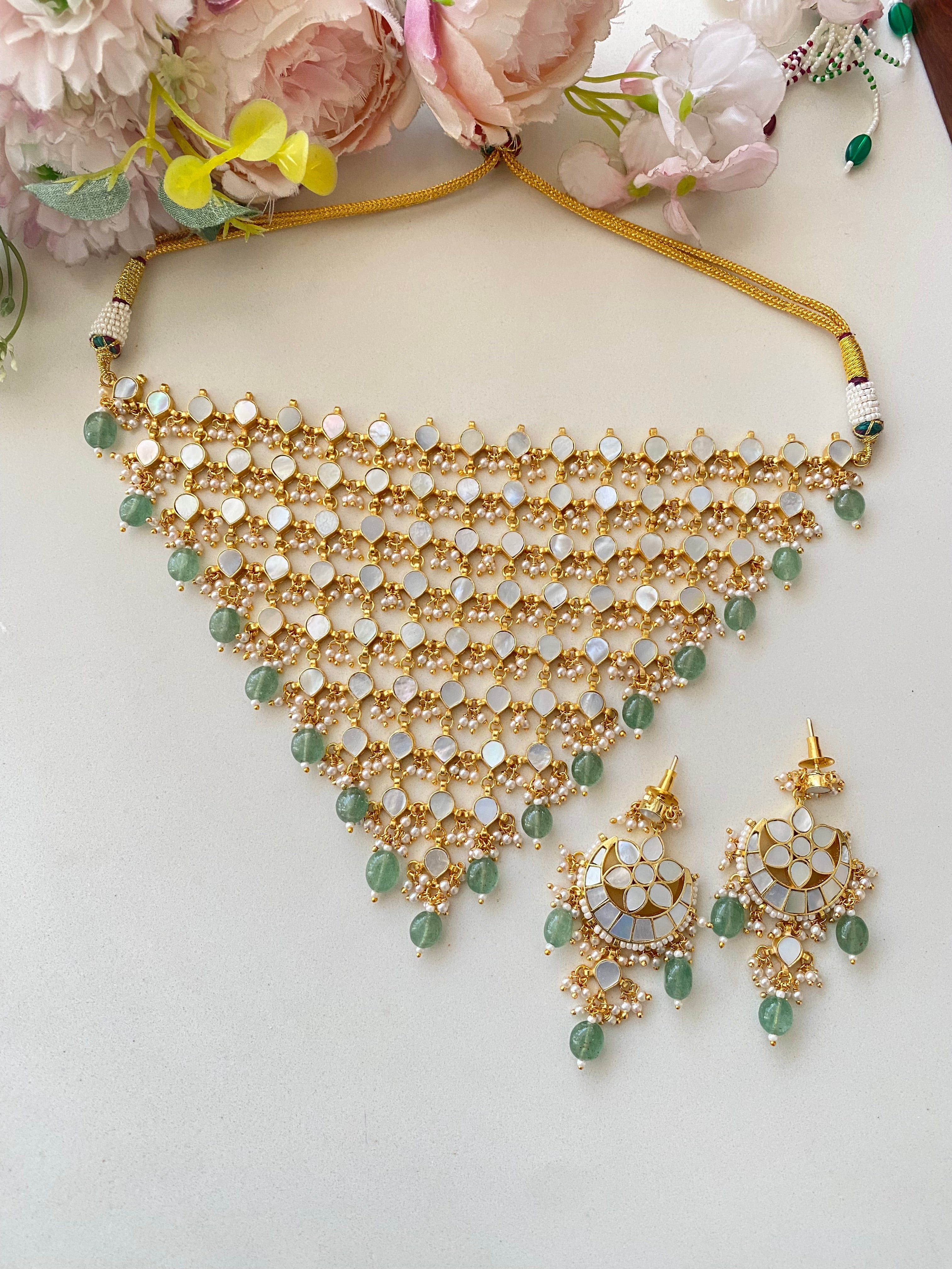 Mother Of pearl Choker Set in mint beads