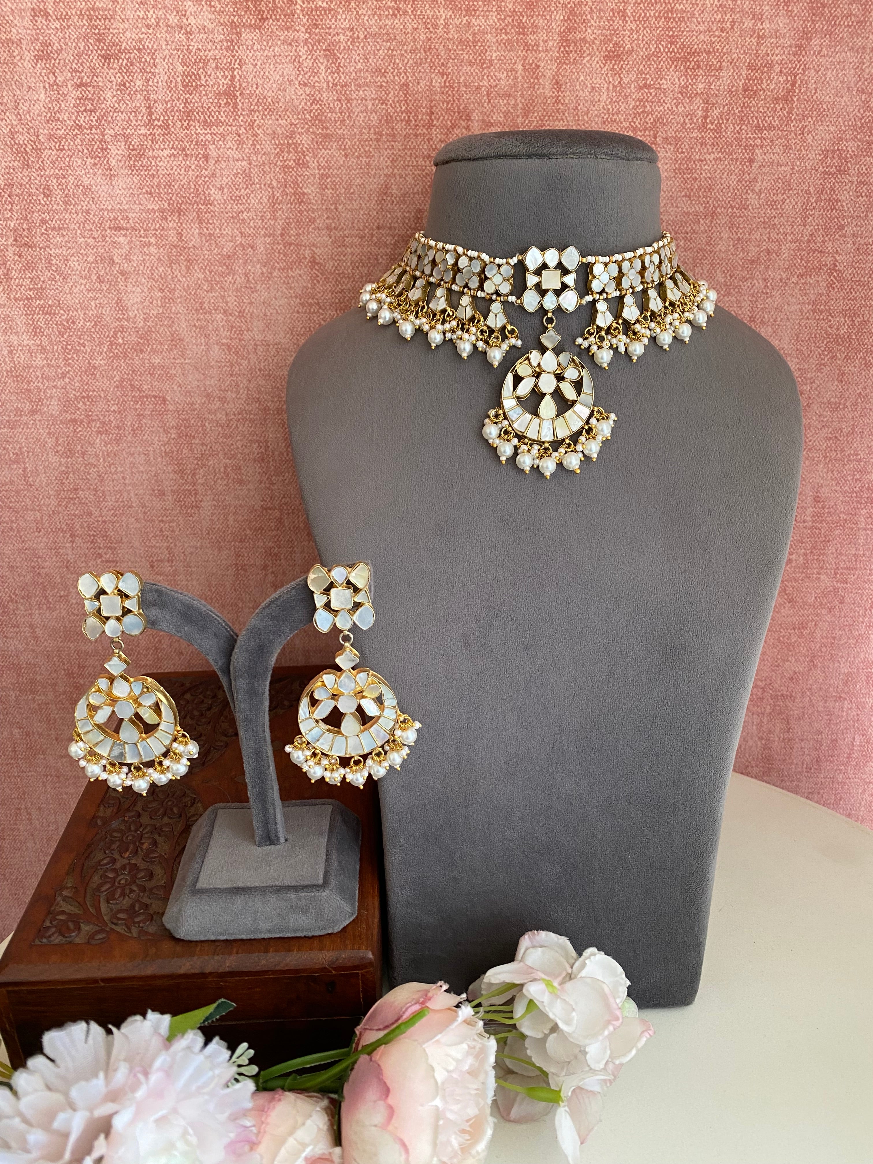 Mother of Pearl Choker set in pearl drops