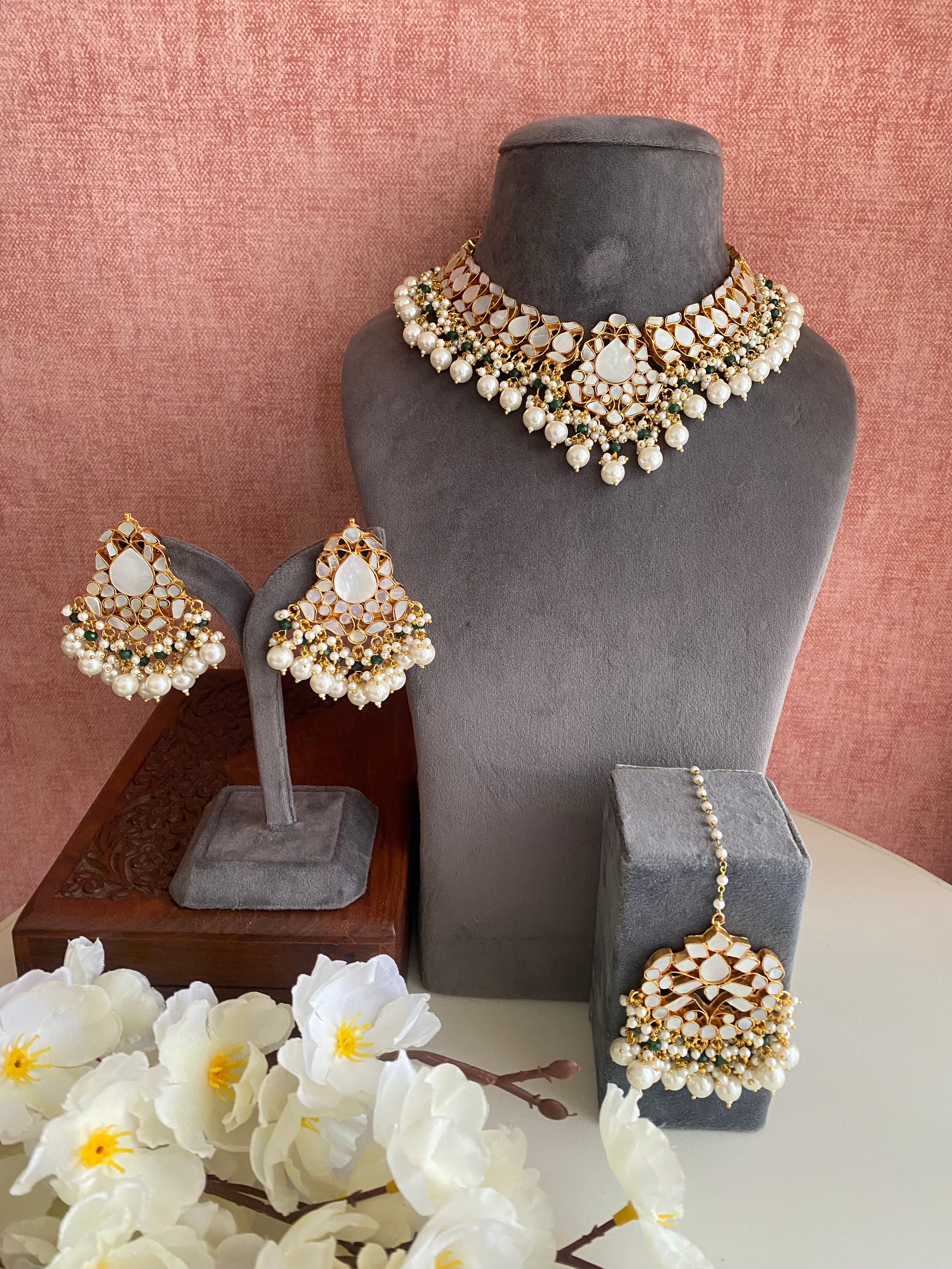 Mother of pearl Floral Necklace Set