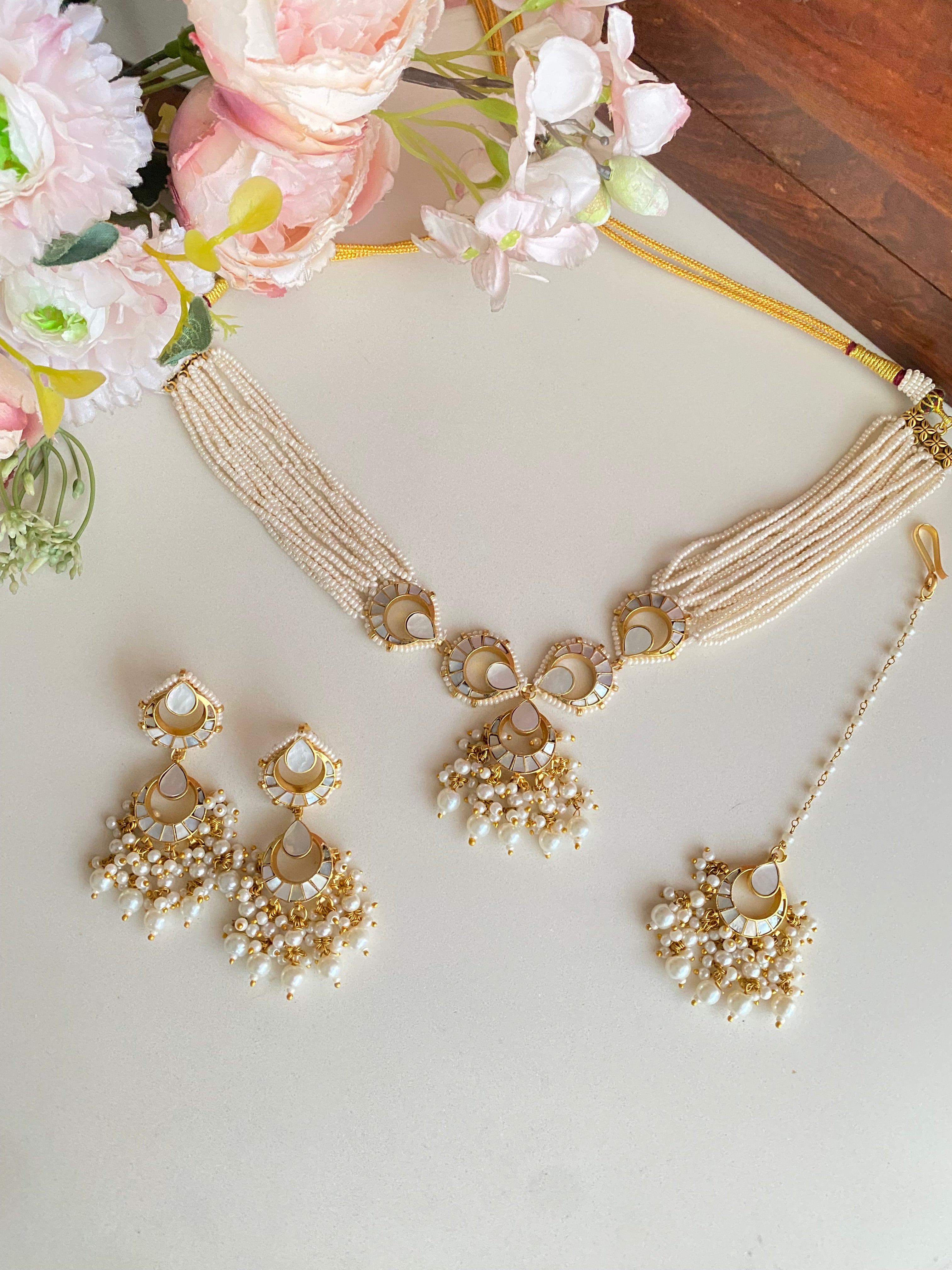 Mother of Pearl Choker set in pearl drops
