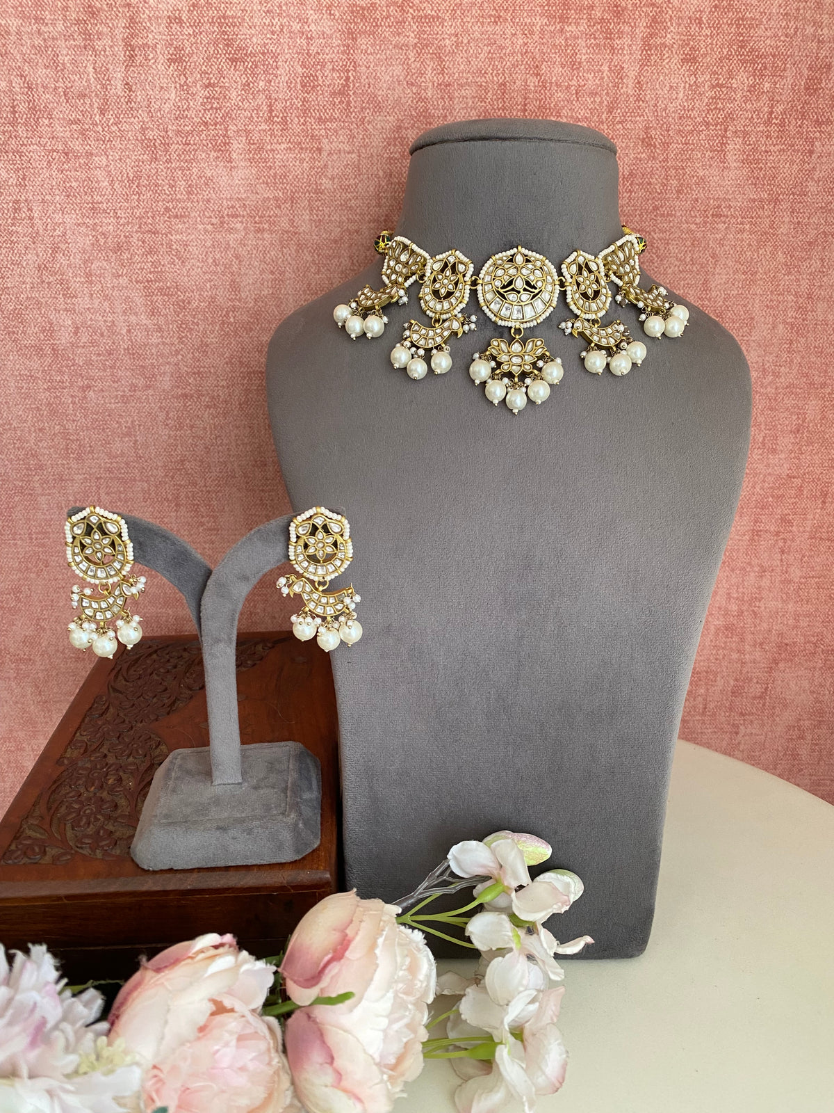 Gold plated Kundan choker Set