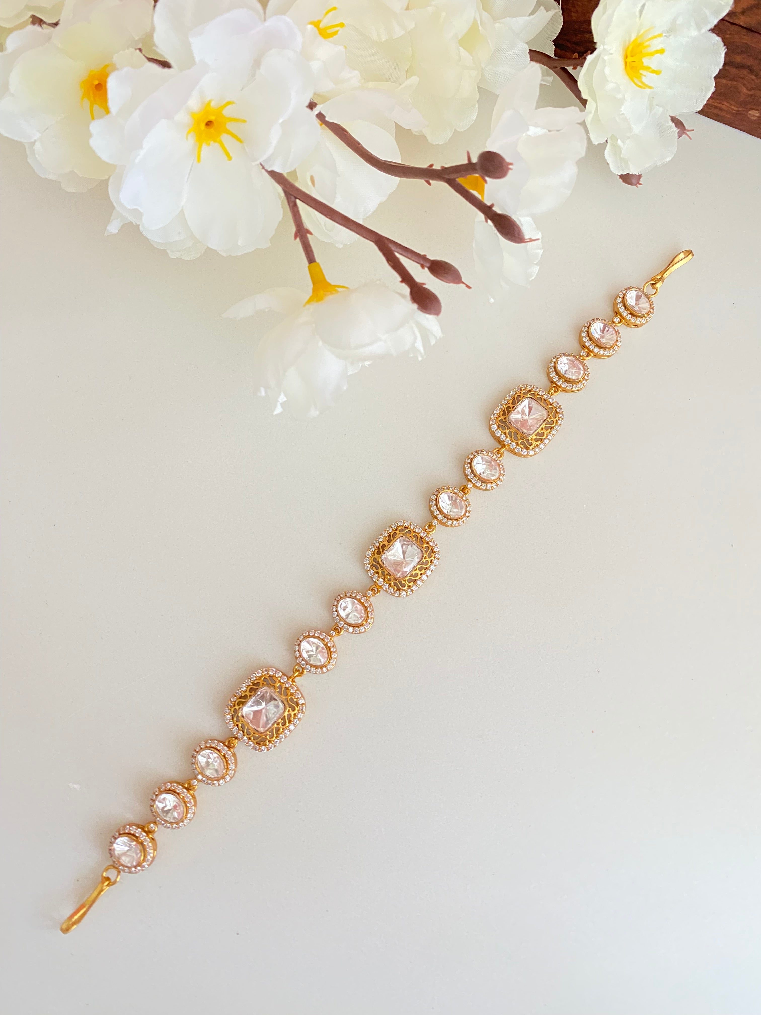 Moissanite sheeshphool